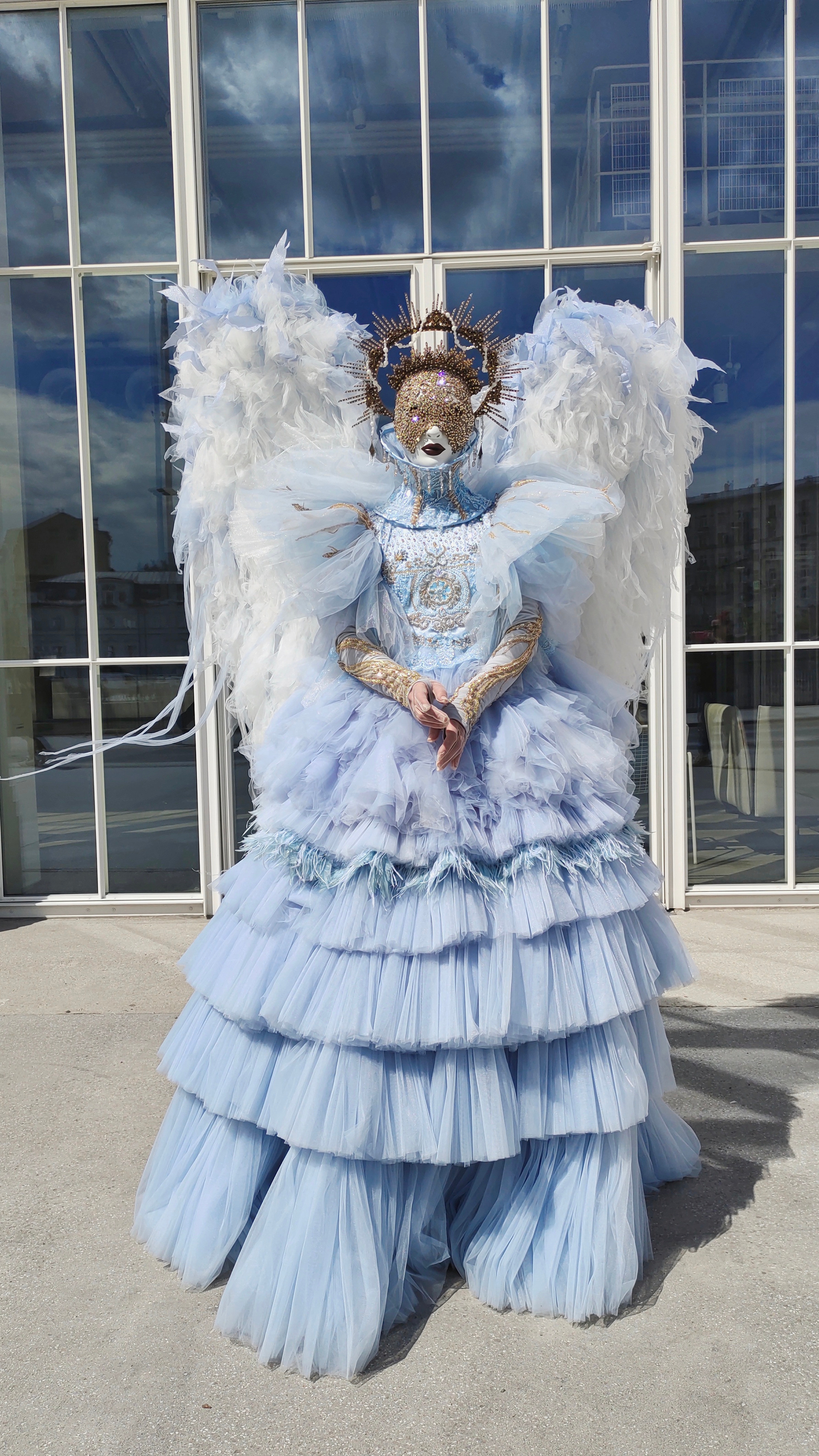 Персонаж голубой Ангел. Мимы и Ходулисты на встречу гостей. Москва