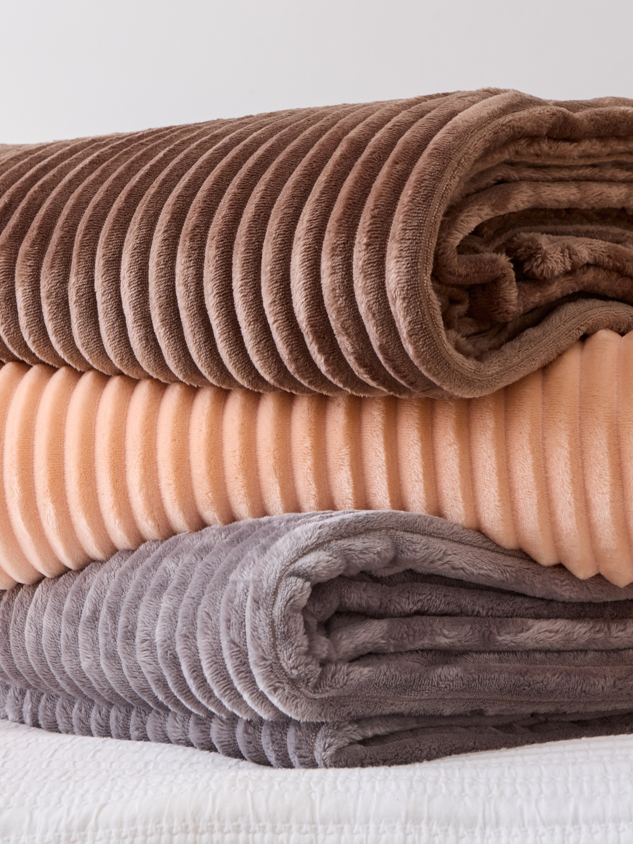 Предметная имиджевая фотосъёмка. Фотосъёмка для марктеплейсов Studio 11.11