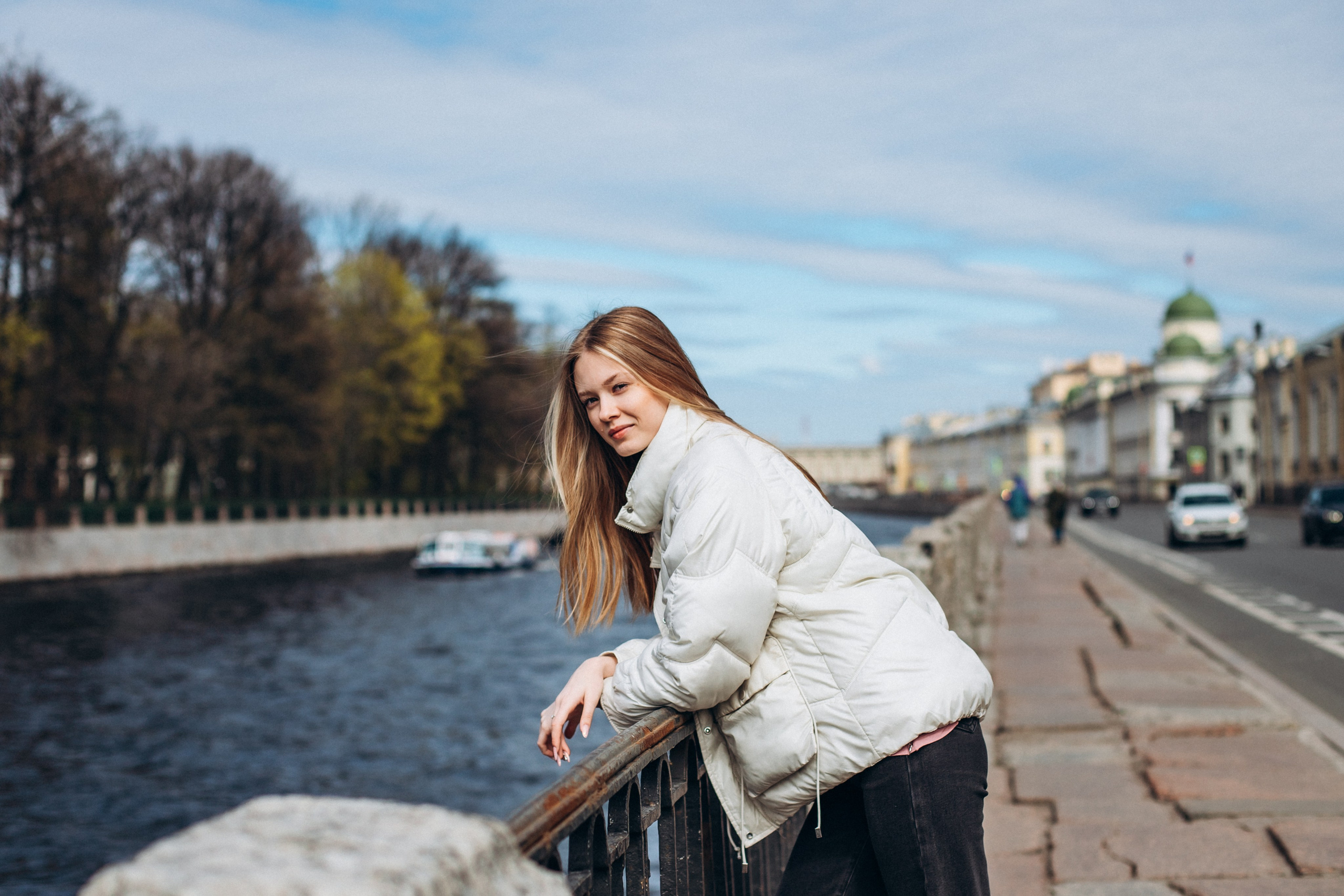 Юлия в мае. Фотопрогулка в Петербурге. Индивидуальный и семейный фотограф в Санкт-Петербурге