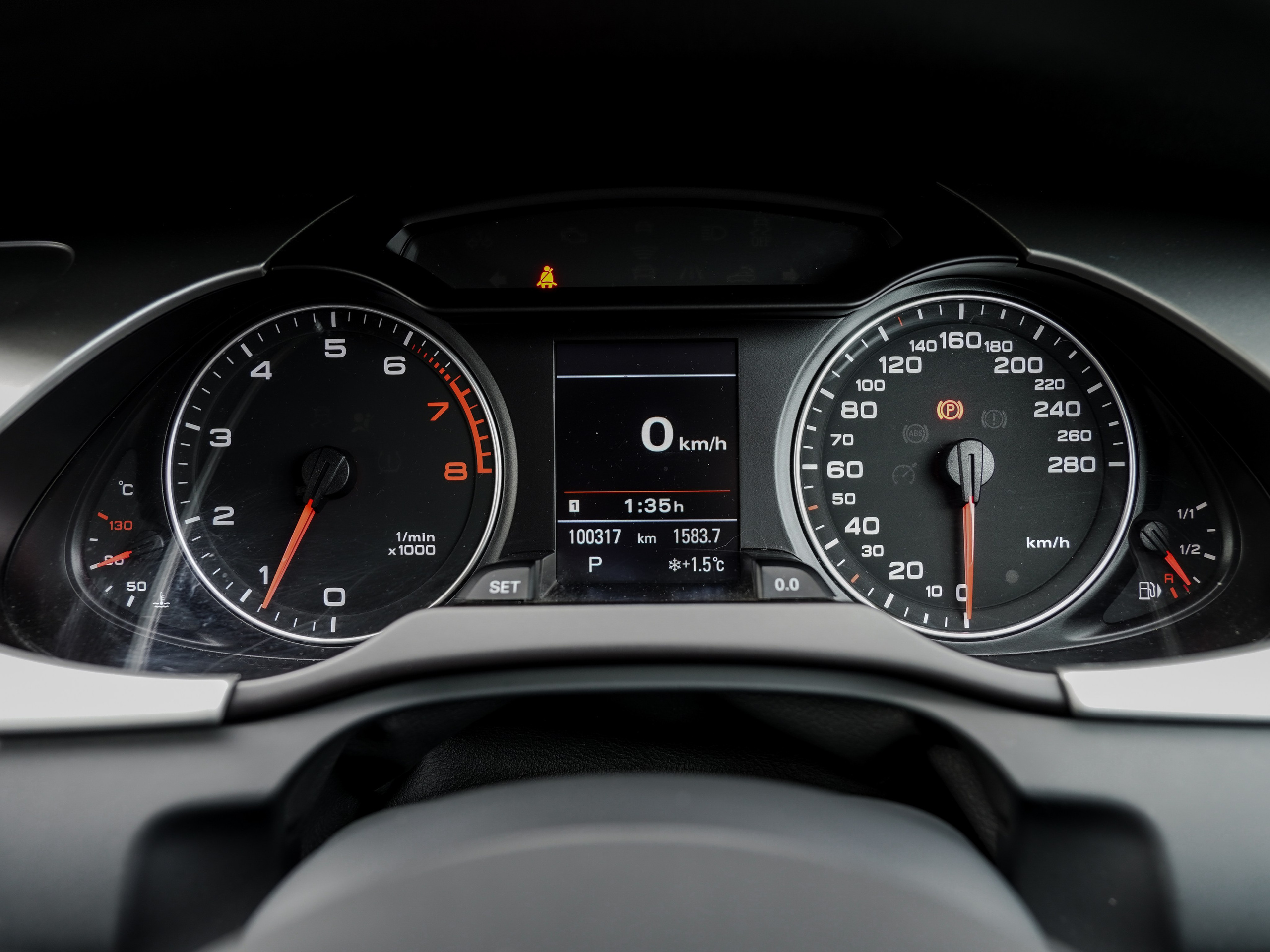 AUDI A4 B8 AVANT. Opasnophoto