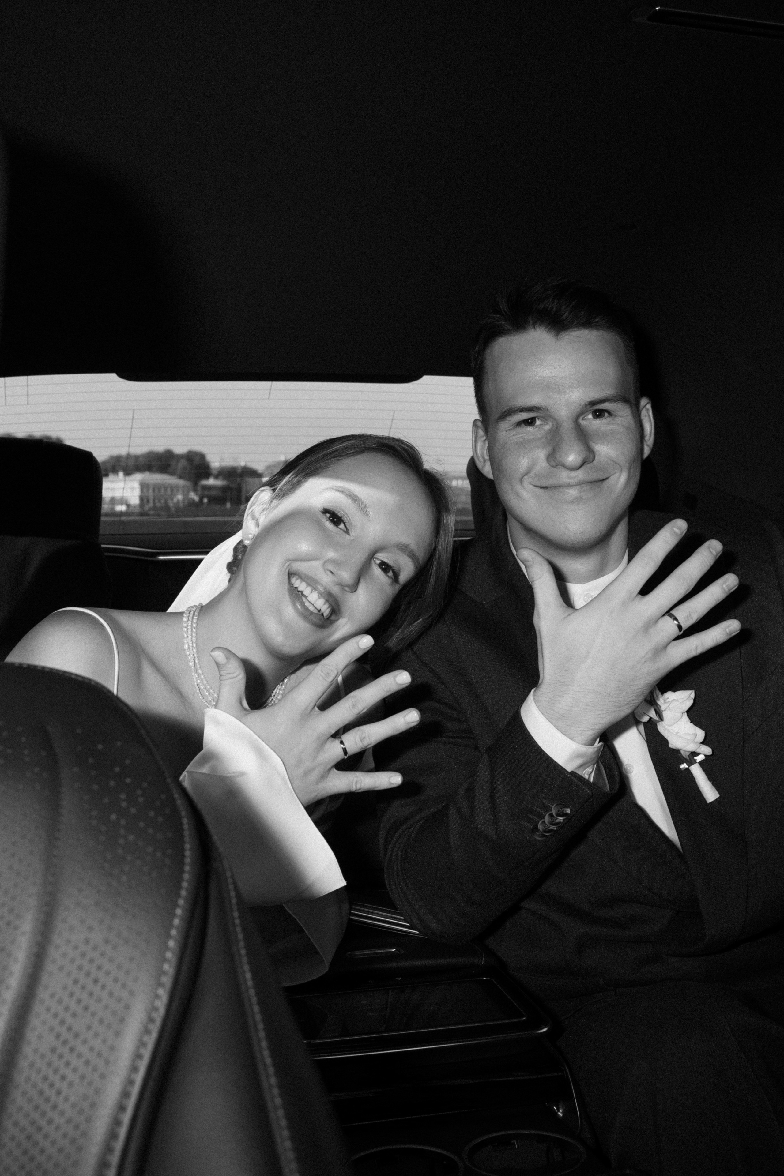 Лёня и Юля. Питер. От утра в отеле до вечеринки в ресторане на заливе. Цифра и плёнка. Свадебный фотограф Катерина Чулкова