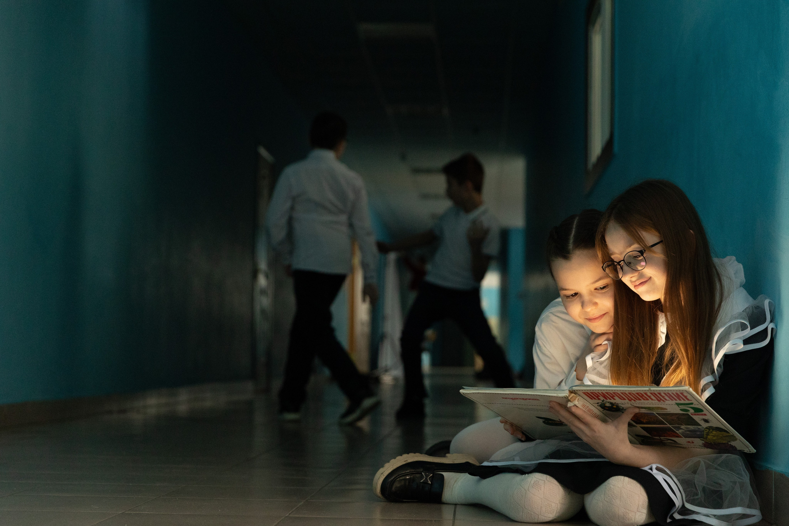 Школьные альбомы в Чернянке. Фотограф Максим Никонов