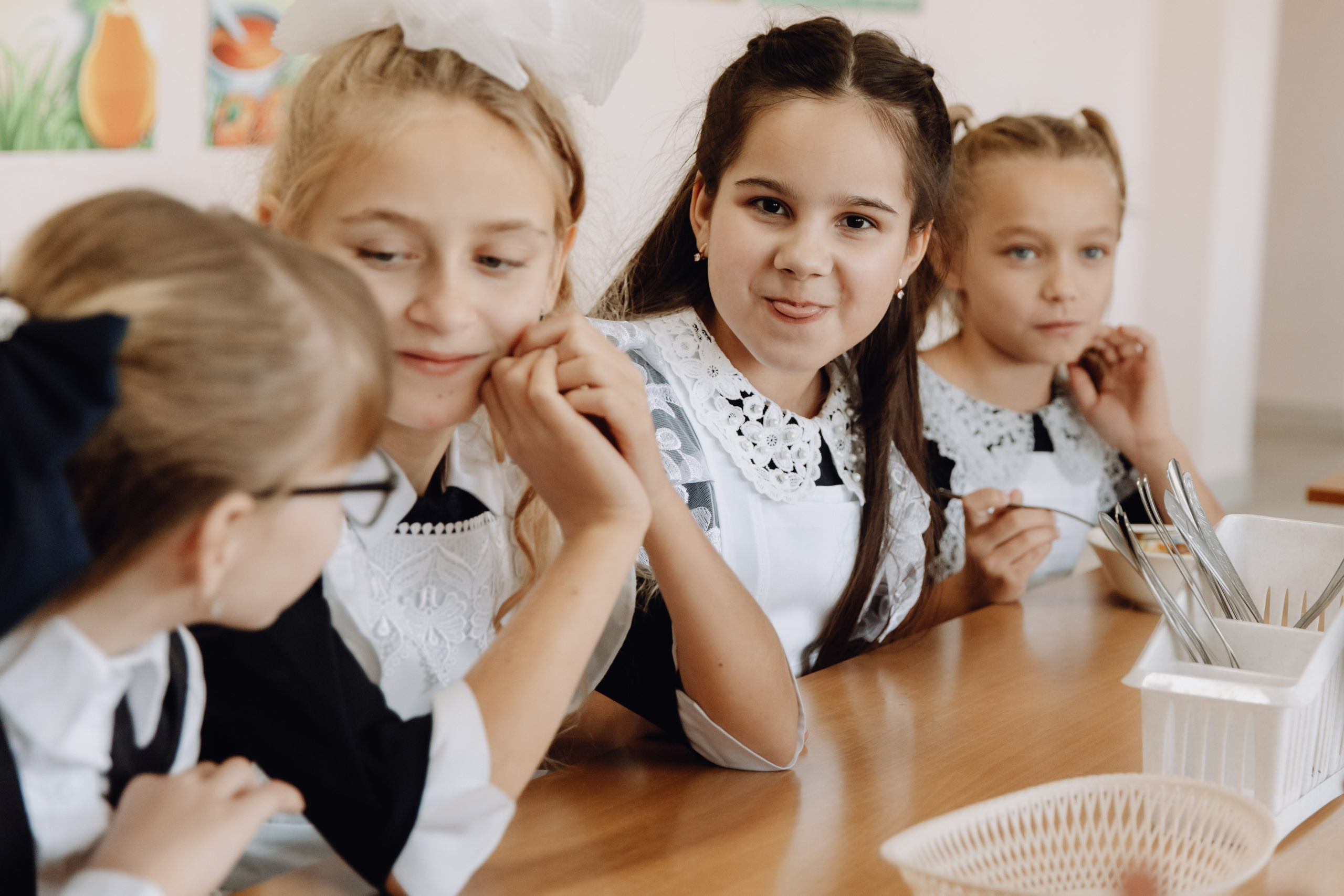 Школьные альбомы в Чернянке. Фотограф Максим Никонов
