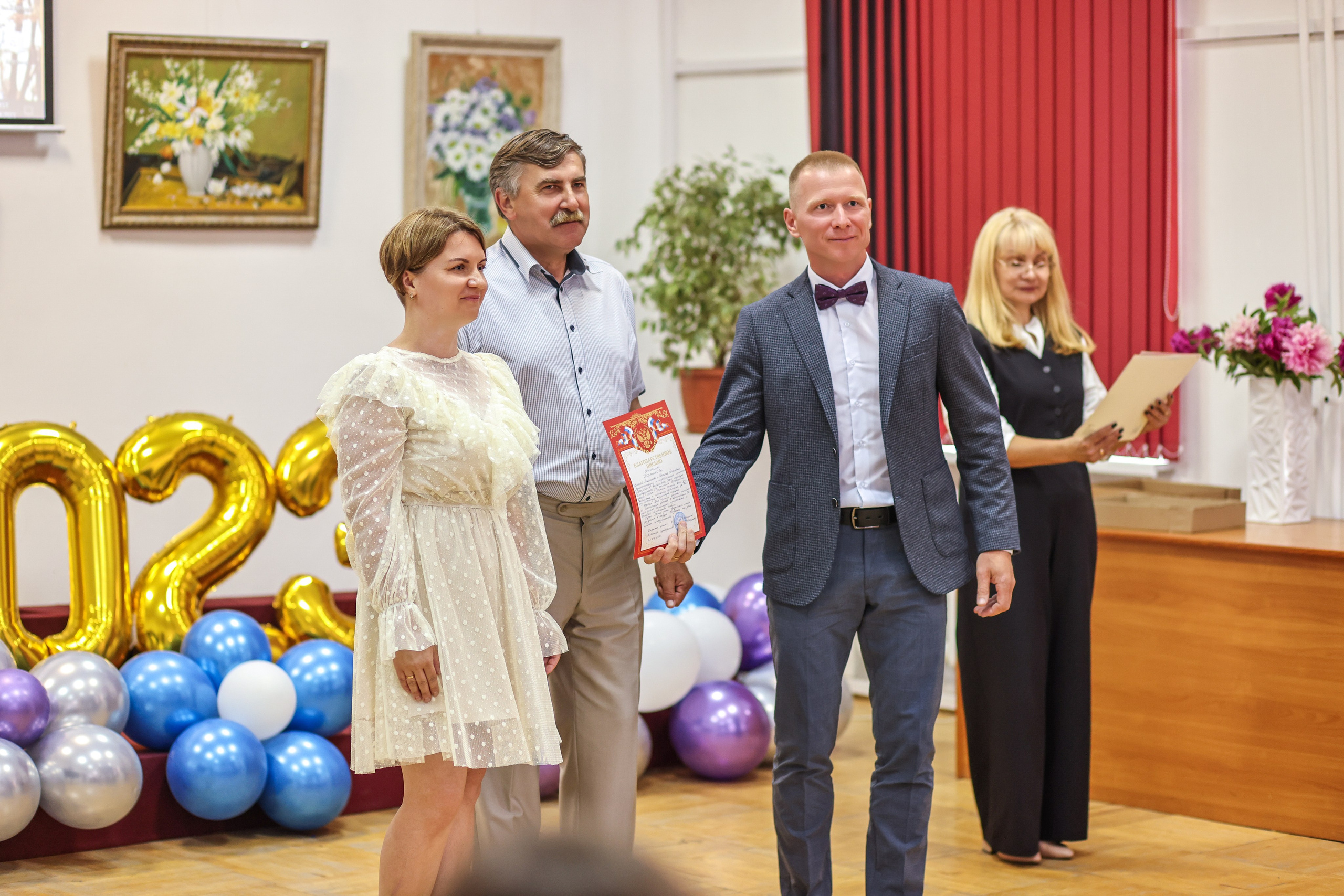 Вручение аттестатов. Школа № 7, выпускники 11 класса 2023 г. Студия выпускных альбомов Остров