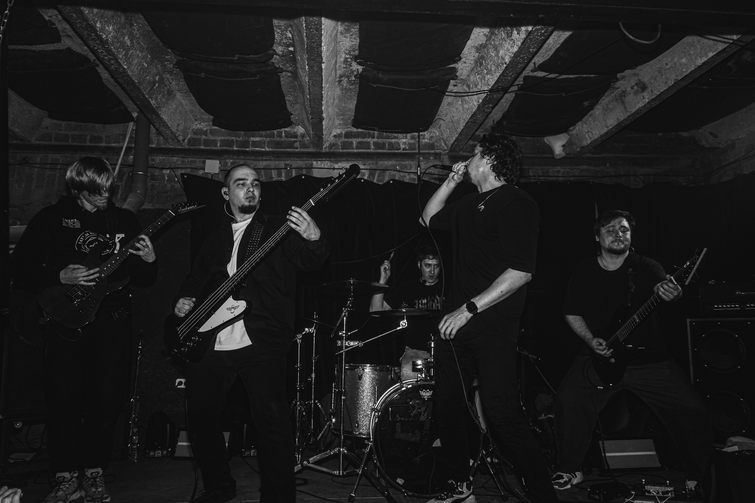 Laugar & Шумы Штормовых Широт & Пожары На Дальнем Севере 11.10.2025. Репортажный фотограф в Москве Legiodot