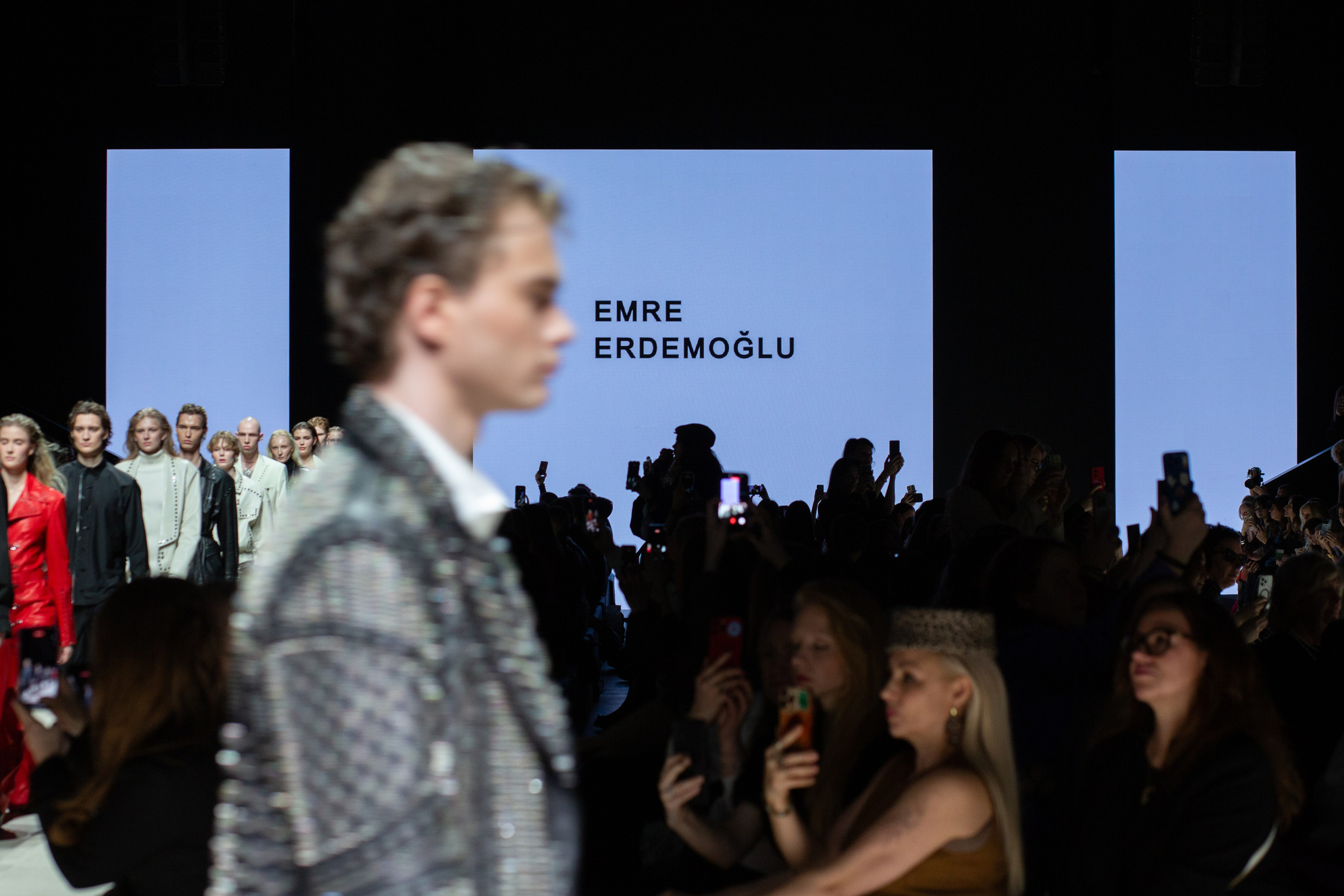 Reports from the Moscow Fashion Week shows. Neumann’s moon