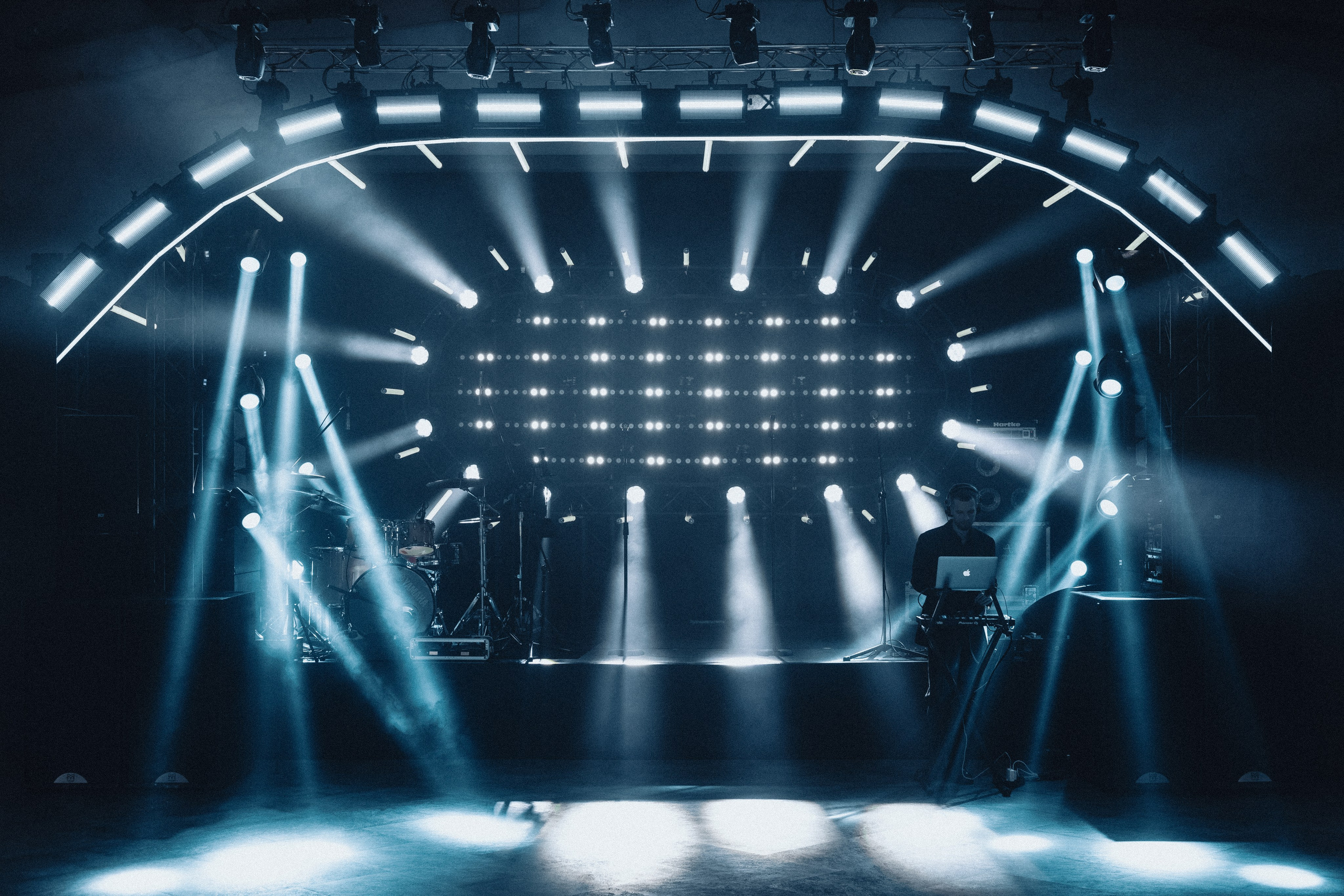 Бэки монтаж