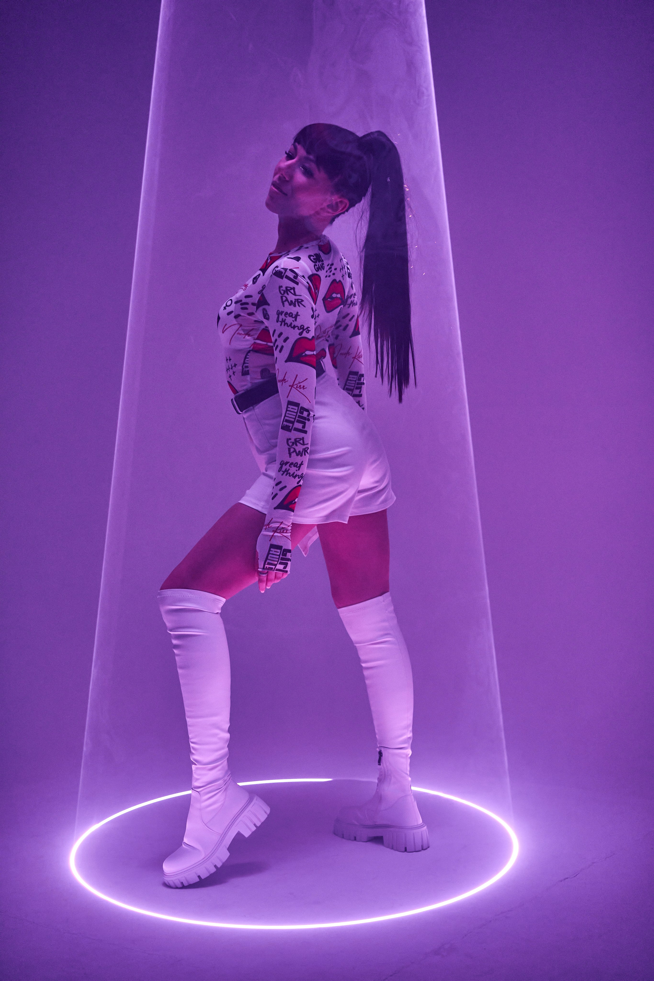 Портретная фотосессия с лазером. Фотограф Екатеринбург Кокшарова Александра