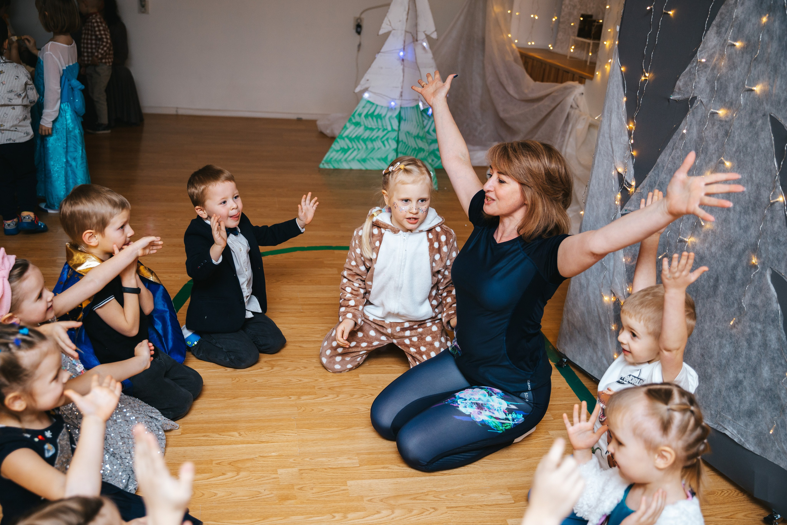 Новогодний утренник в Монтессори-садике. Семейный lifestyle фотограф в Санкт-Петербурге Людмила Пахомова