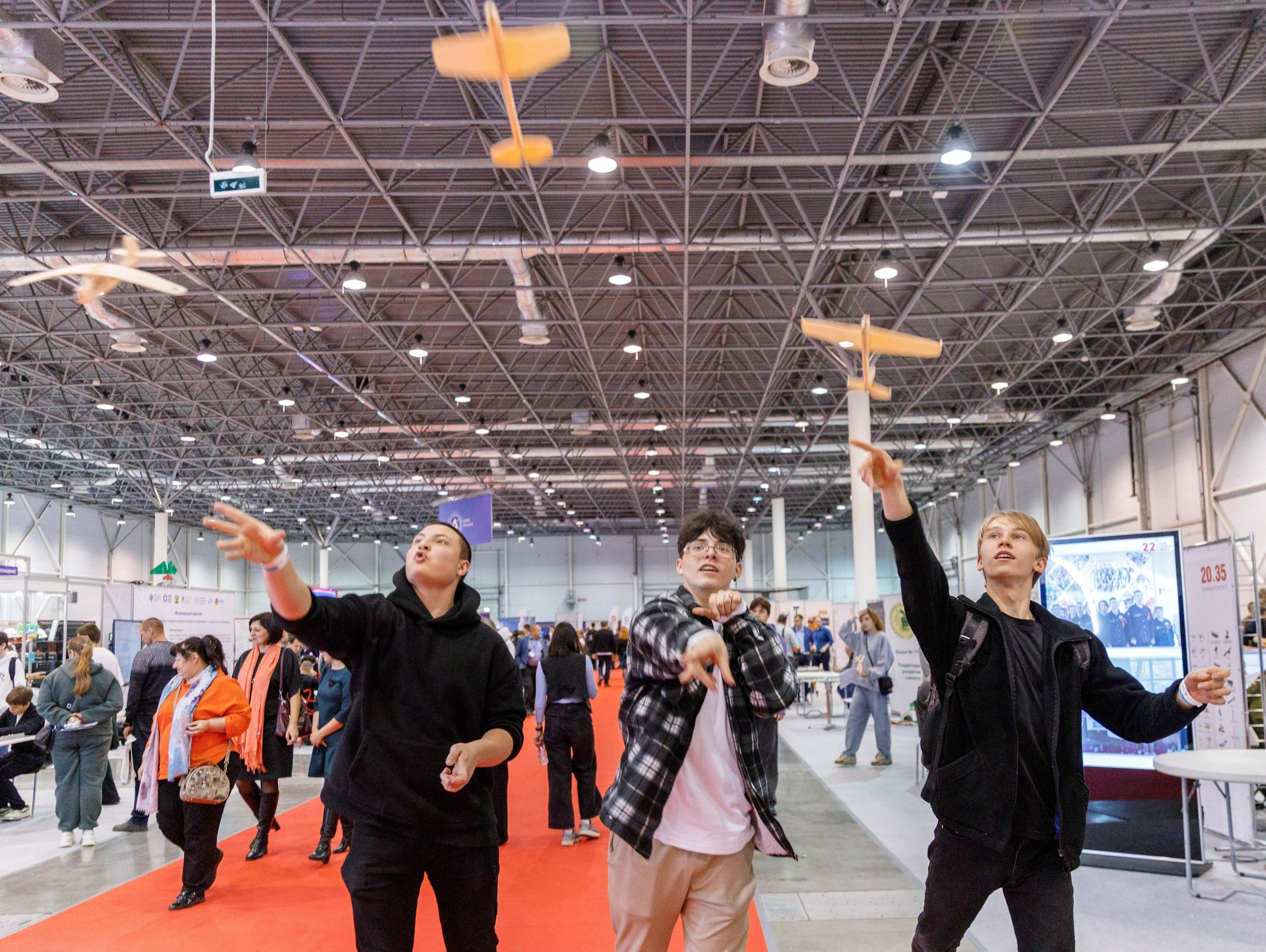 Фестиваль беспилотных авиационных систем «Дотянуться до неба». Экспоцентр. Репортажный фотограф в Новосибирске Алена Помазунова