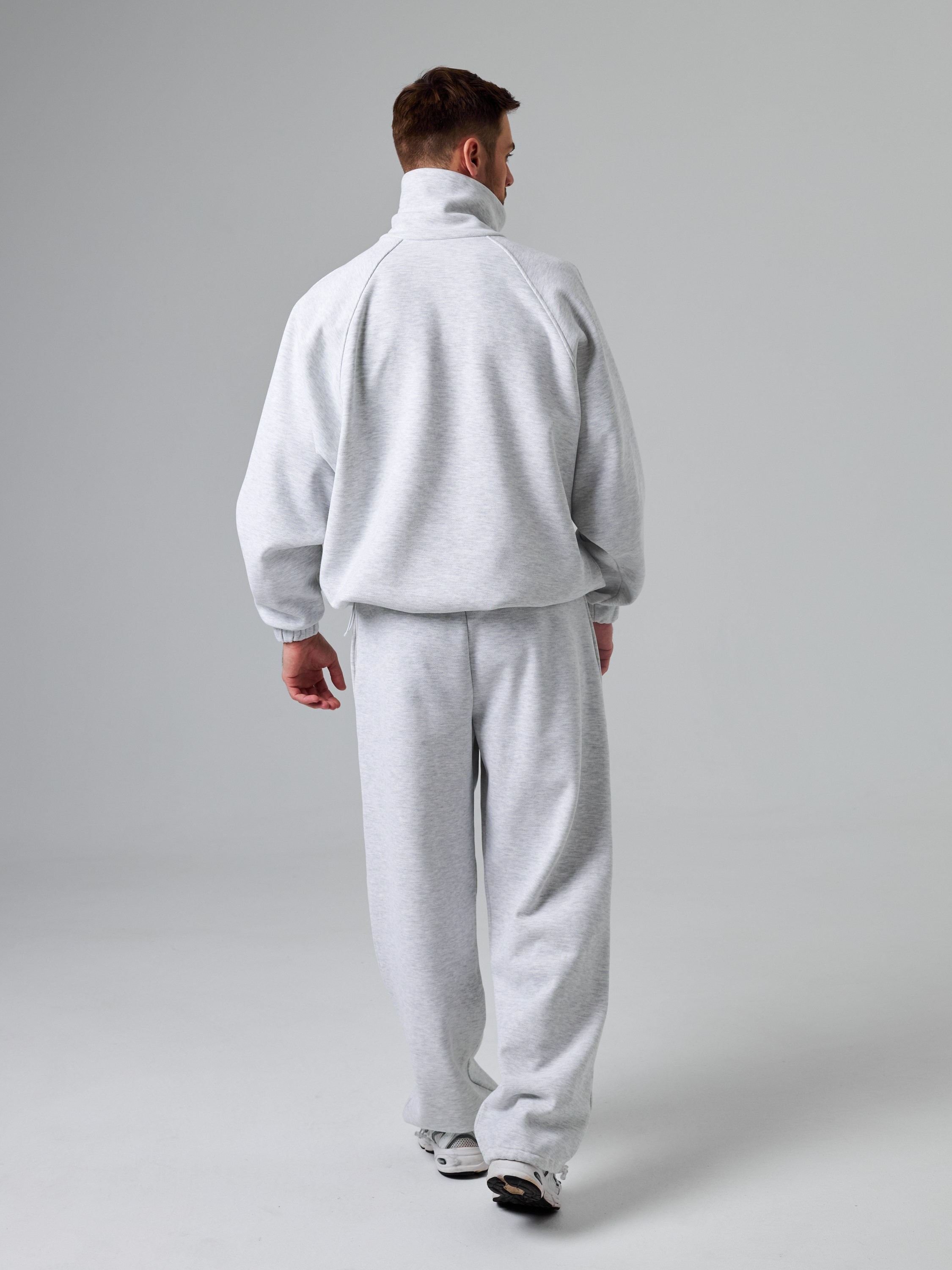 Фотосъемка оверсайз костюмов Екатеринбург Wildberries ВБ Ozon Озон спортивный костюм оверсайз фотосессия одежды Екб заказать цена фото товар. Фотограф Екатеринбург Анастасия Жерновская | Маркетплейсы и нейрофото