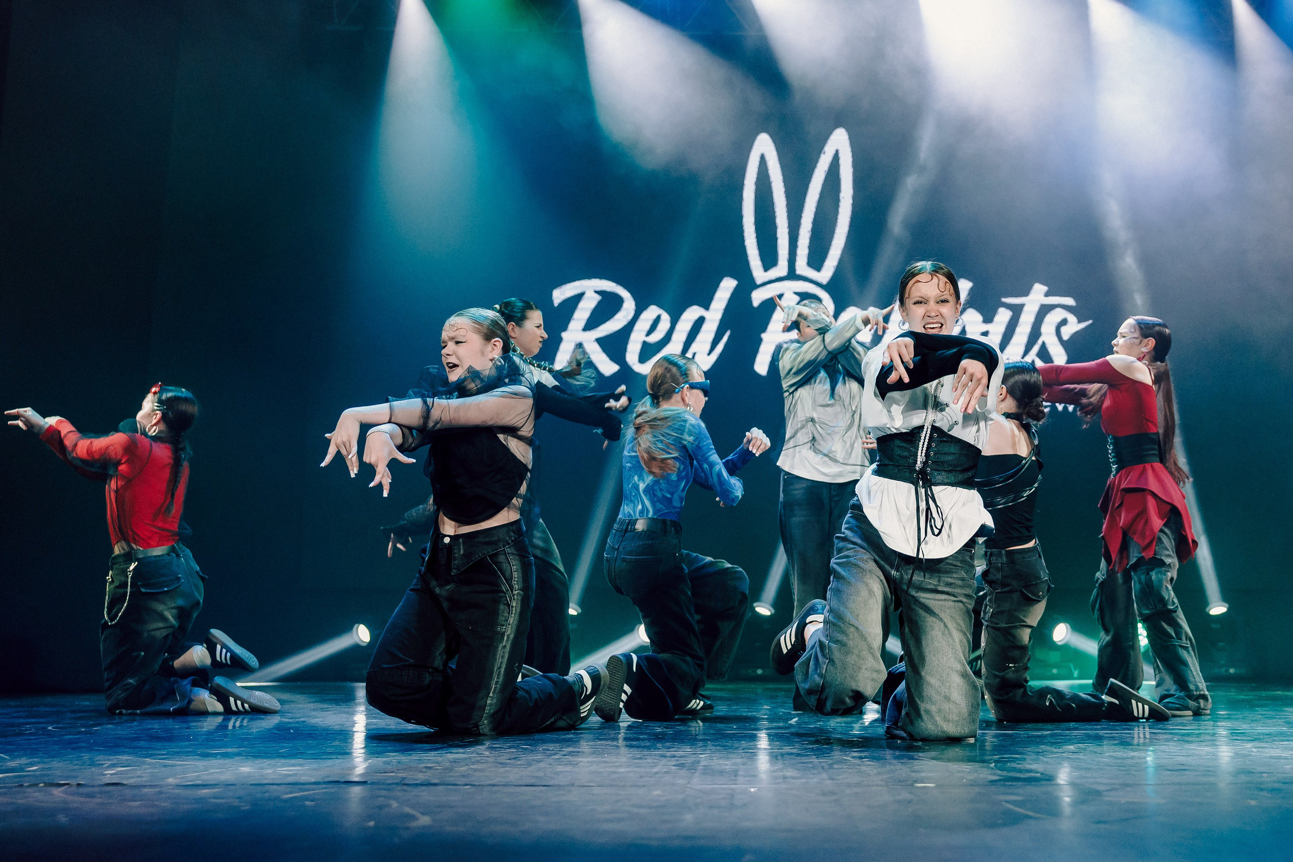 Отчётный концерт танцевальной школы «Red Rabbits» 2025. Лёшка Варзегов — фотограф