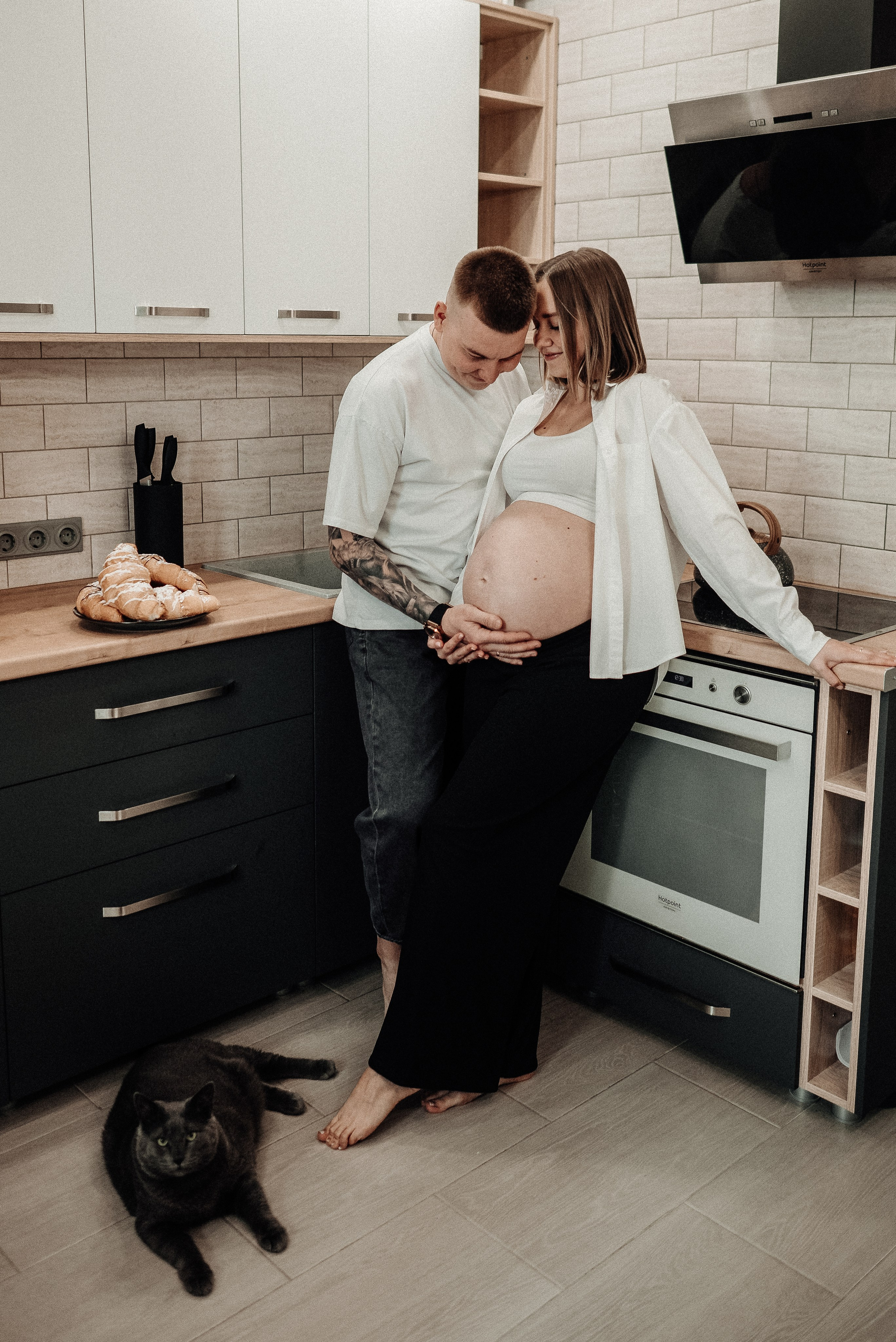 Миша и Ирина в ожидании чуда в домашней обстановке. Свадебный и портретный фотограф в Липецке Юлия Свит