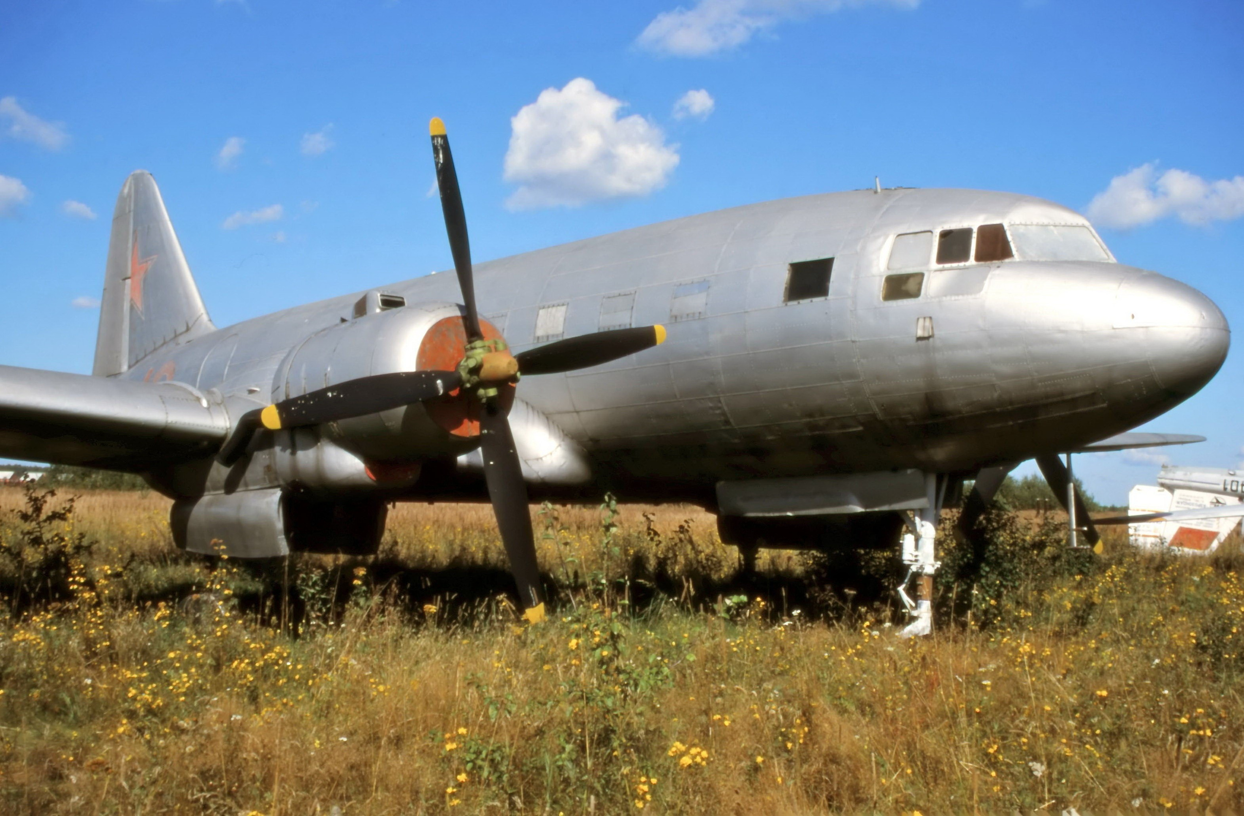 Ил-12 (Монино). Фотоальбом показывающий увлекательный мир авиации и мир медведей Андрея Иванова