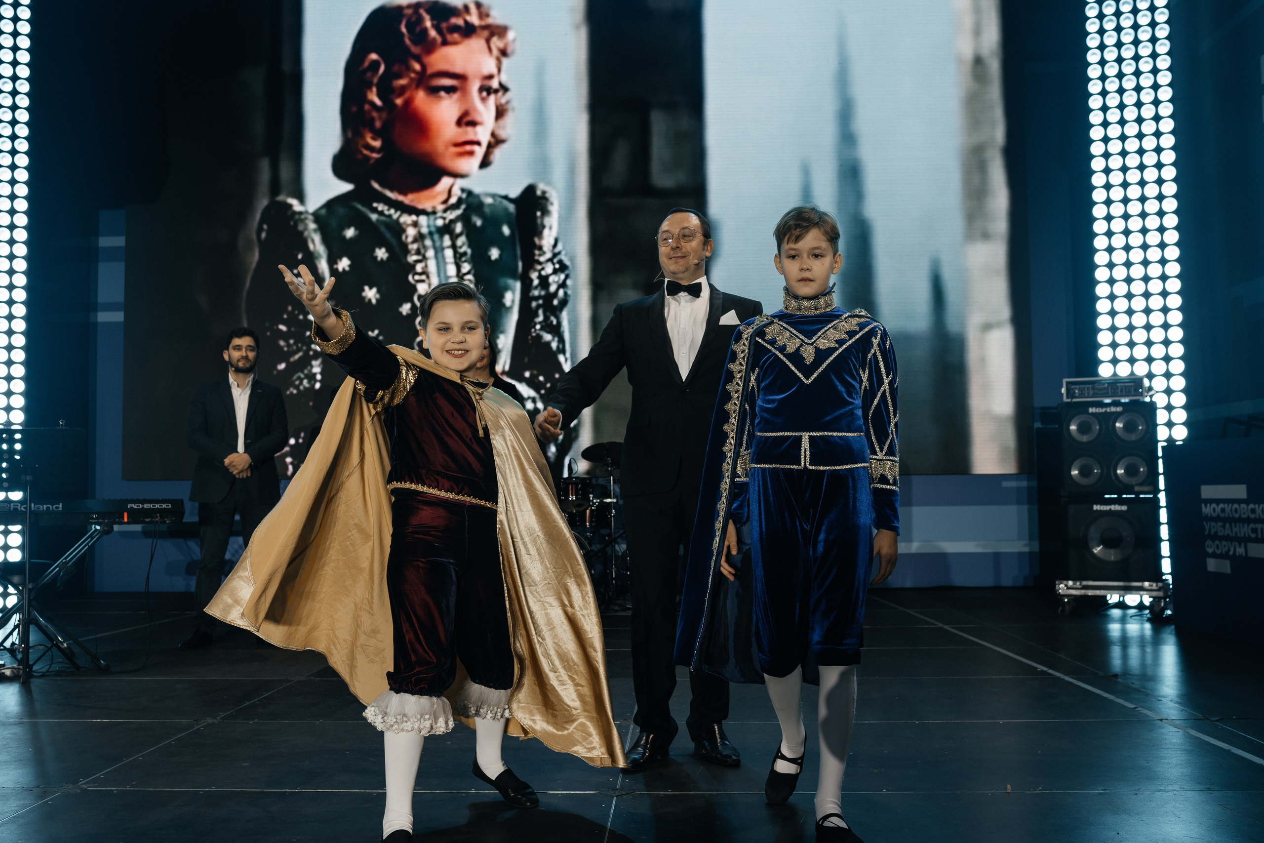 Московский урбанистический форум. Фонд Оксаны Фёдоровой. Ромео и Джульета. Фотограф Наталия Федосова, г. Москва. TG и Instagram @nataliya_raw