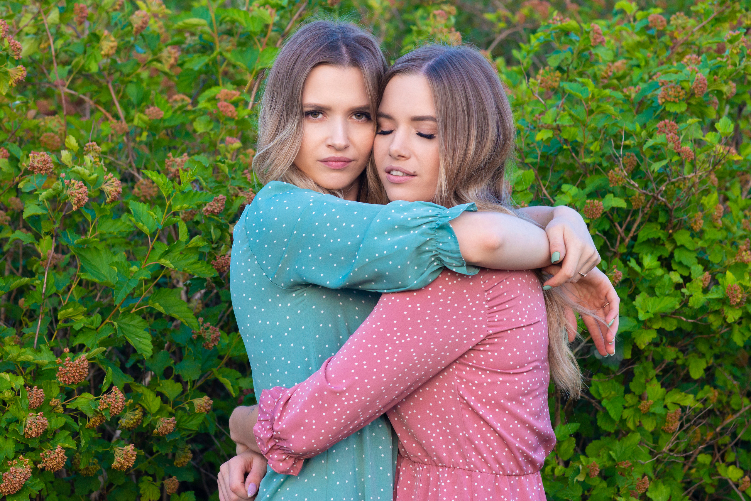 Две сестры. Арзамас 2022. Фотограф Андрей Солод