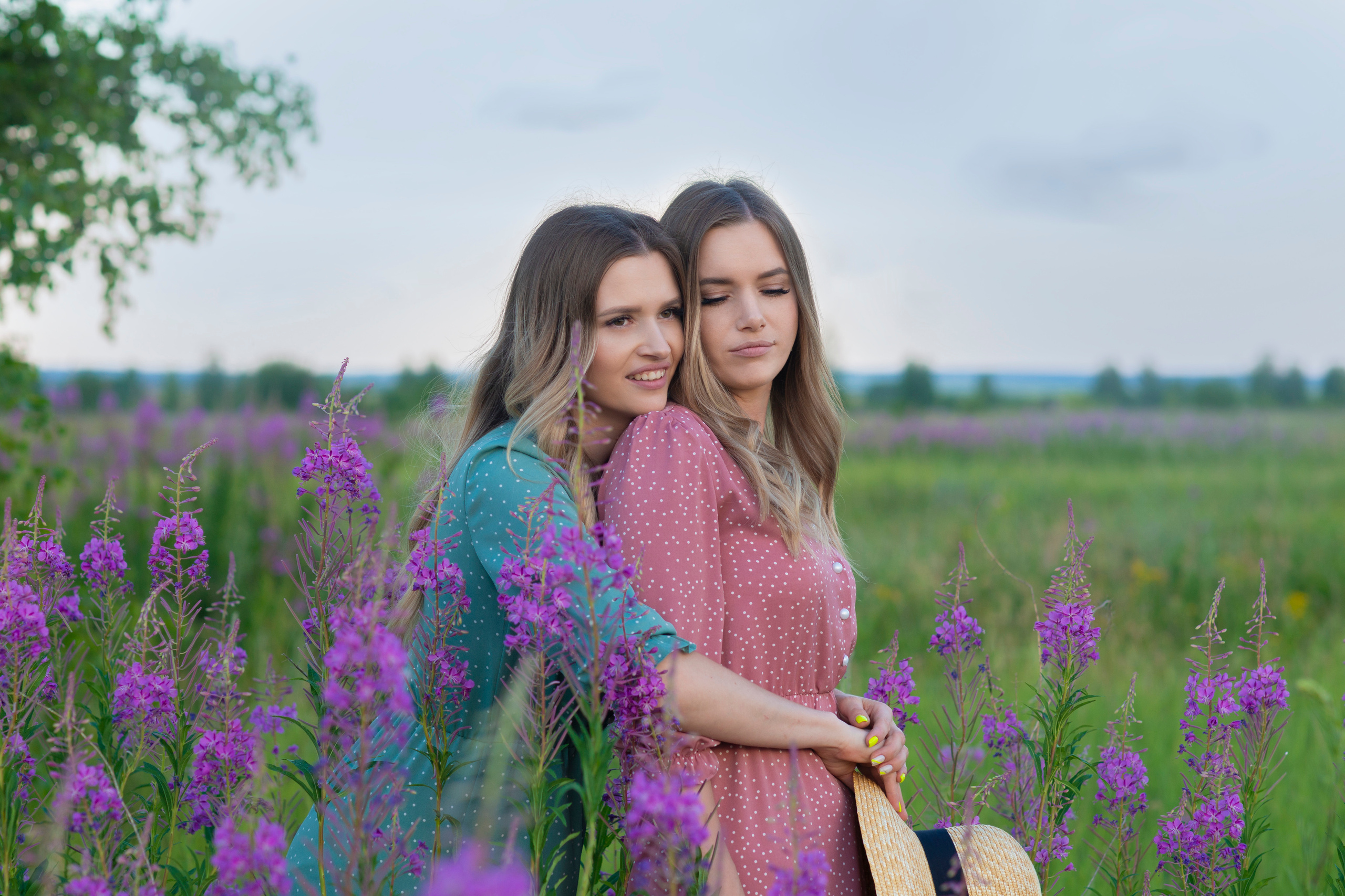 Две сестры. Арзамас 2022. Фотограф Андрей Солод