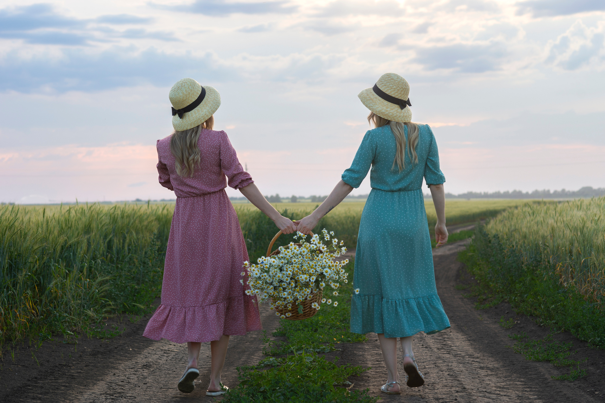 Две сестры. Арзамас 2022. Фотограф Андрей Солод