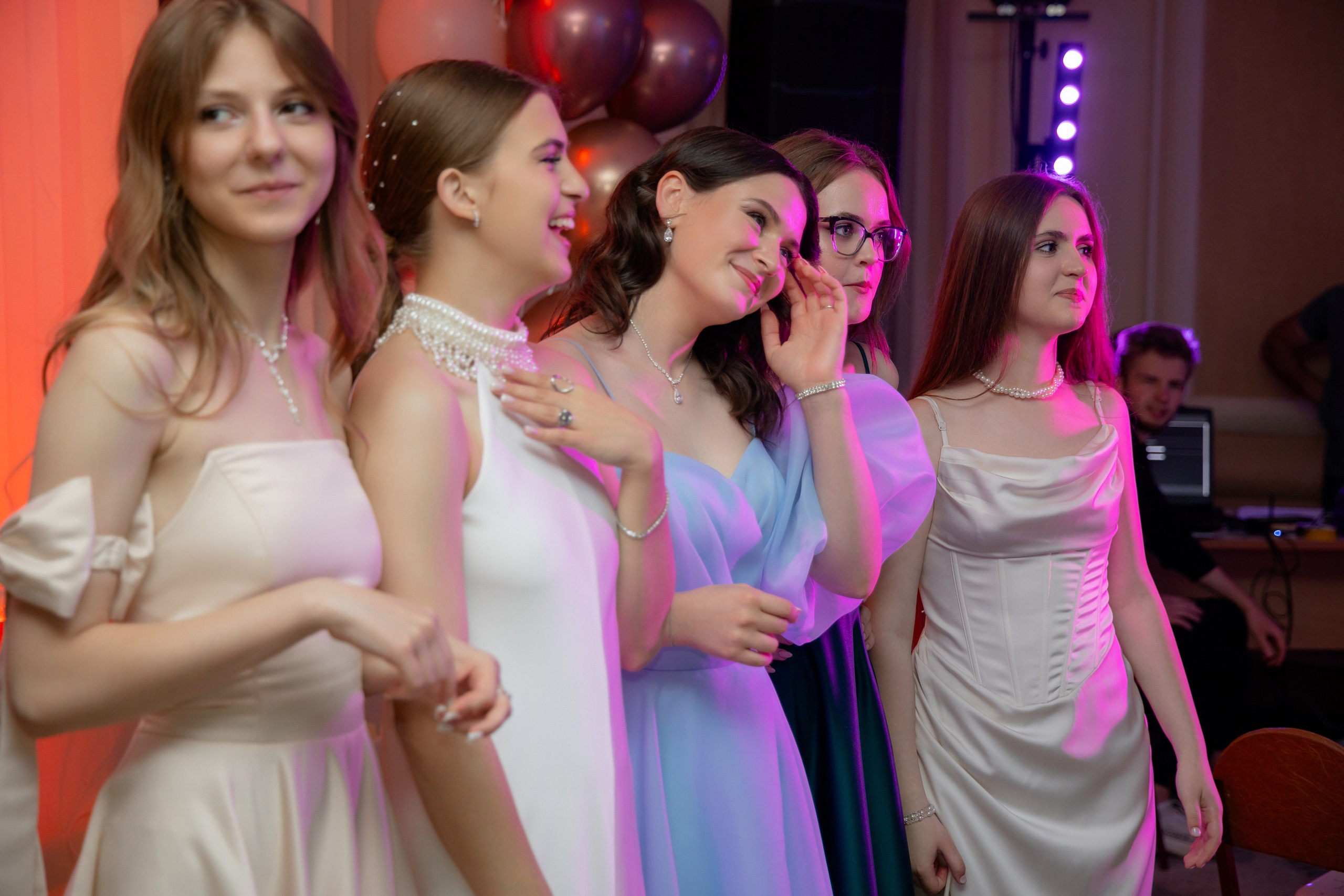 Школьный выпускной 2024 год в Соколе (Минск). Свадебный фотограф в Минске/Беларуси Сергей Спиридонов