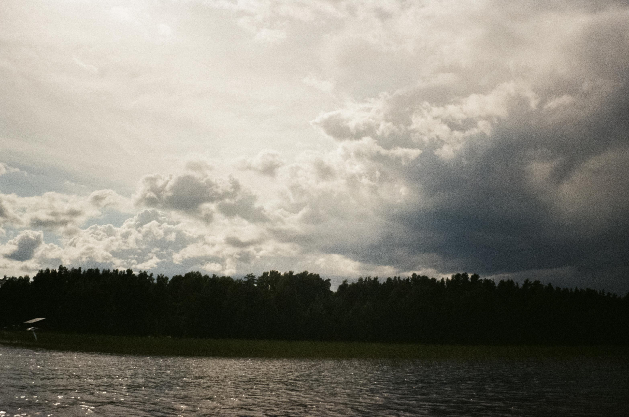 Прогулки на озере в Карелии на SUP