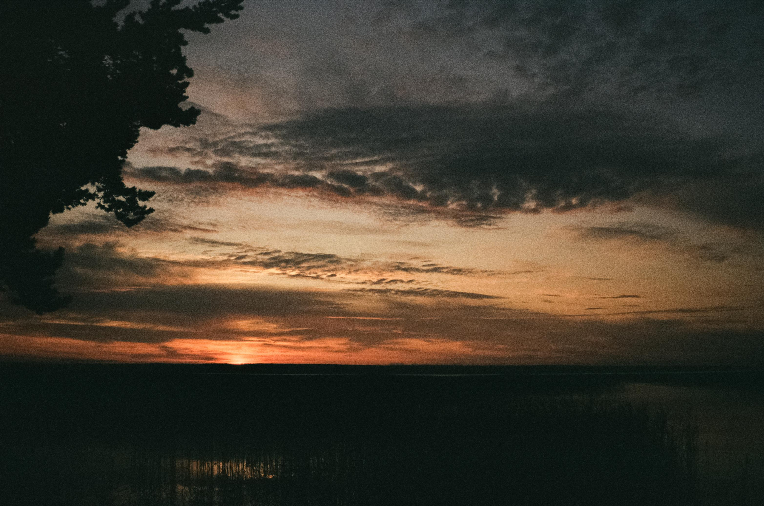 Прогулки на озере в Карелии на SUP