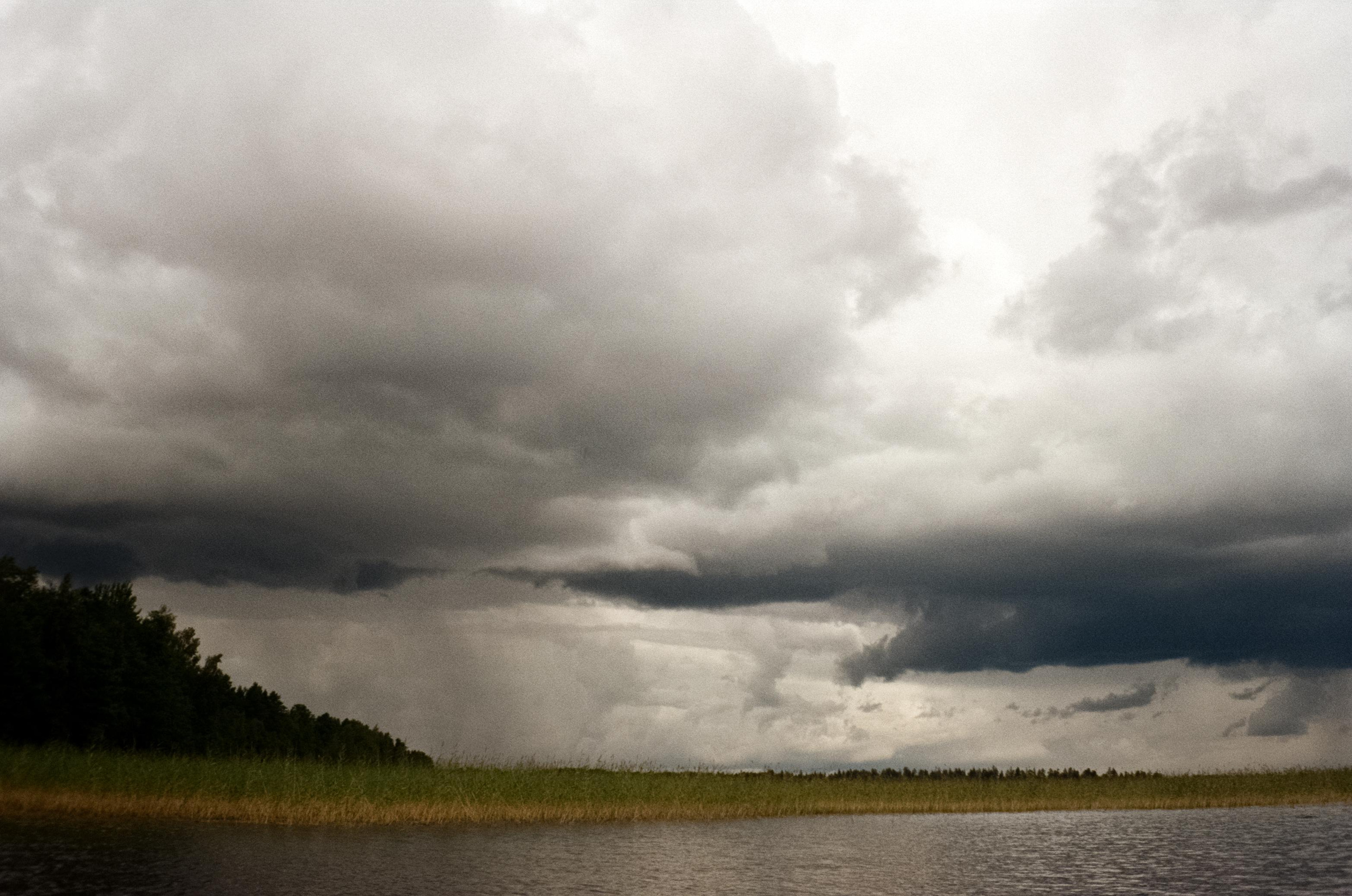 Прогулки на озере в Карелии на SUP