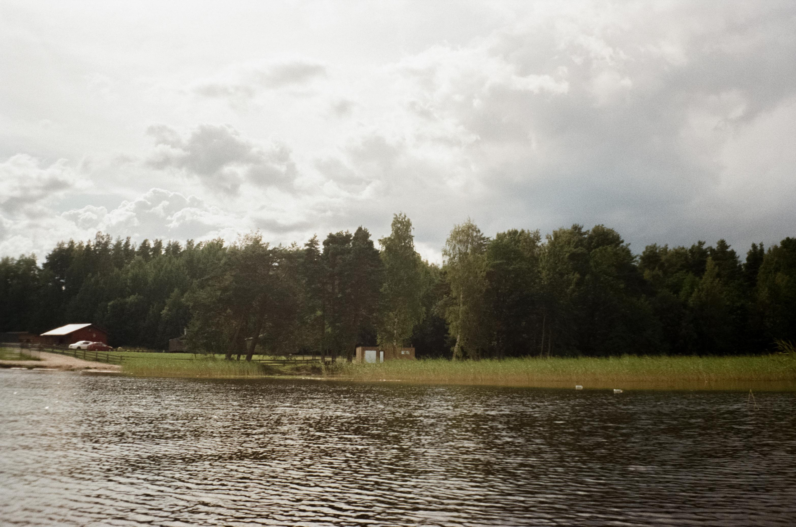 Прогулки на озере в Карелии на SUP