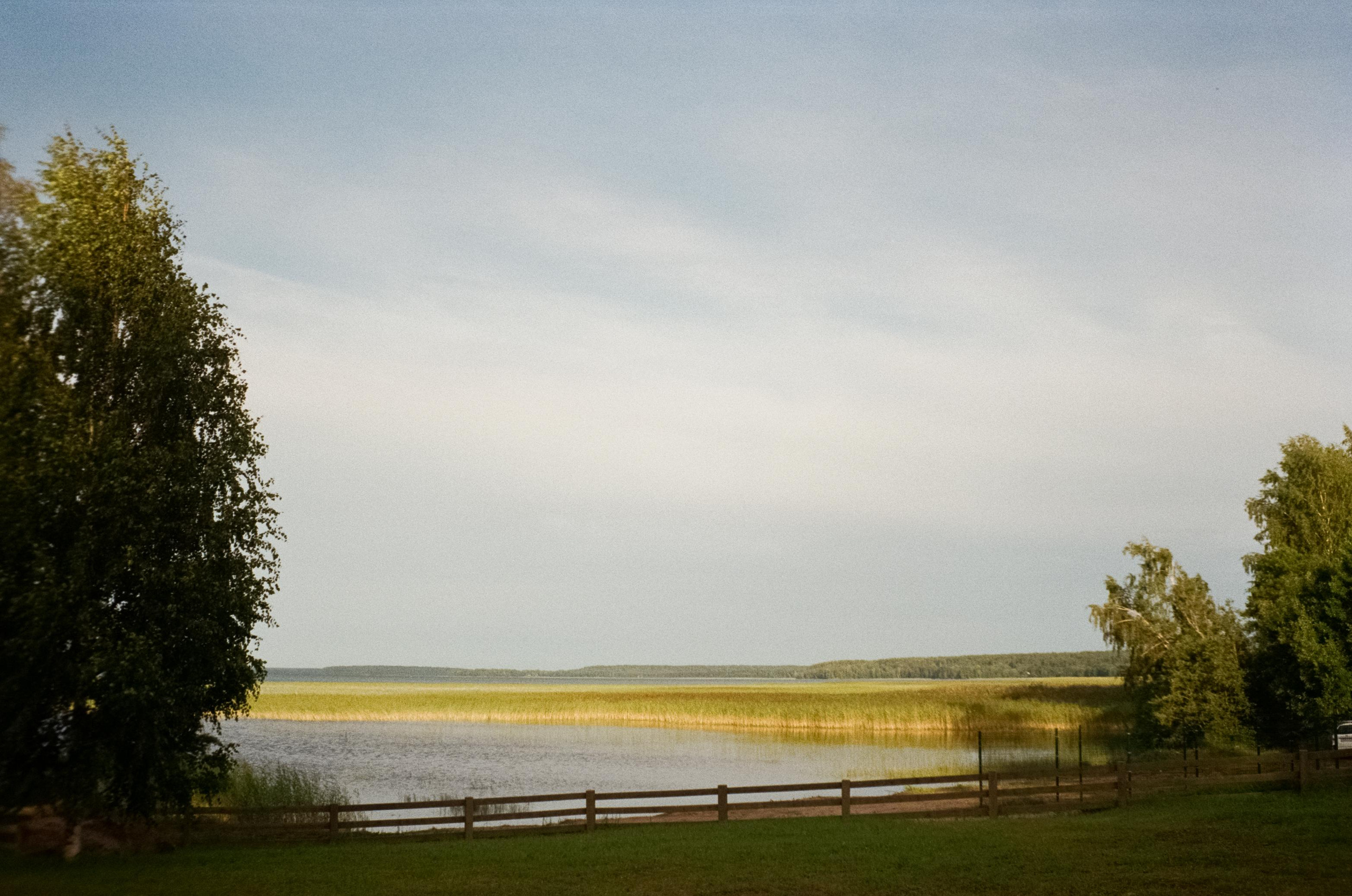 Прогулки на озере в Карелии на SUP
