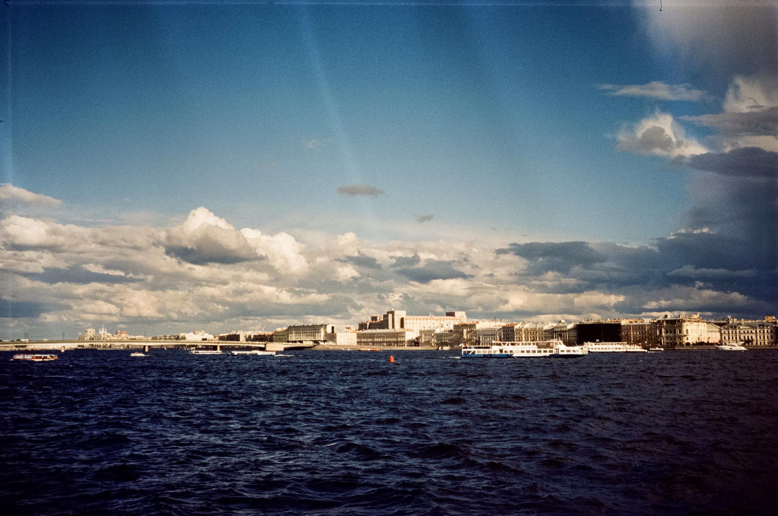 Контрастные цвета Питера на Kodak Vision 3 250D