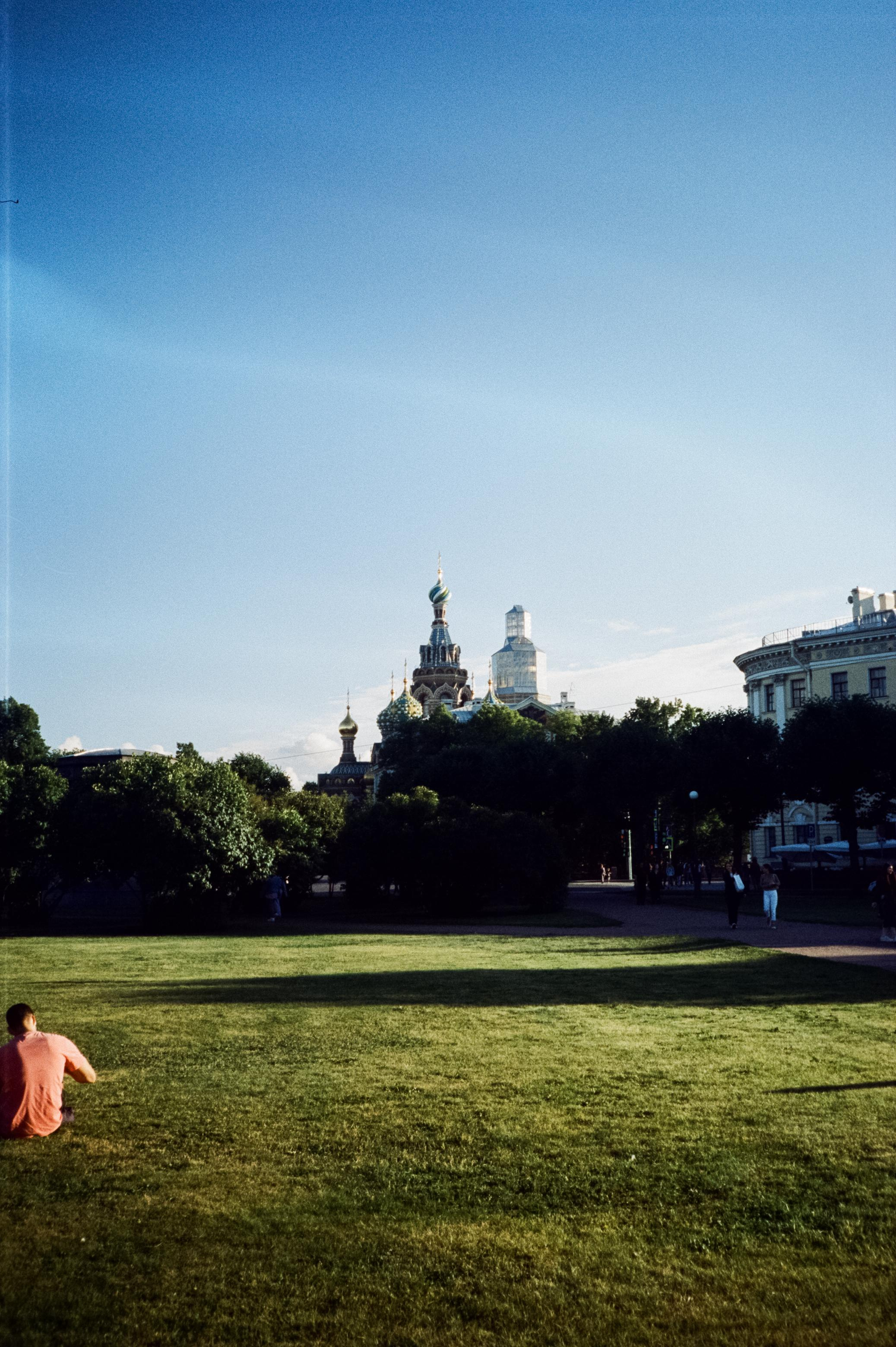 Контрастные цвета Питера на Kodak Vision 3 250D