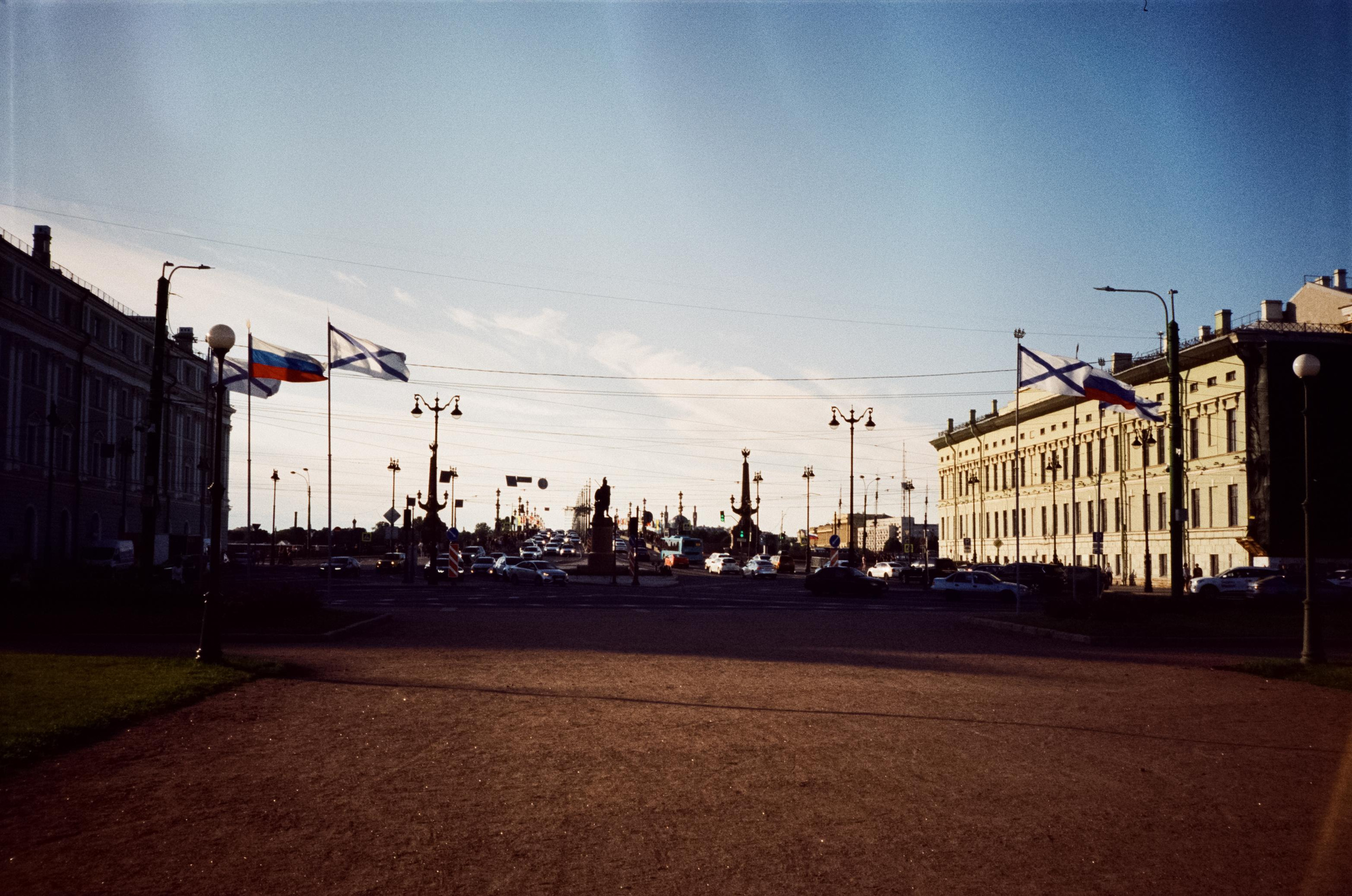 Контрастные цвета Питера на Kodak Vision 3 250D