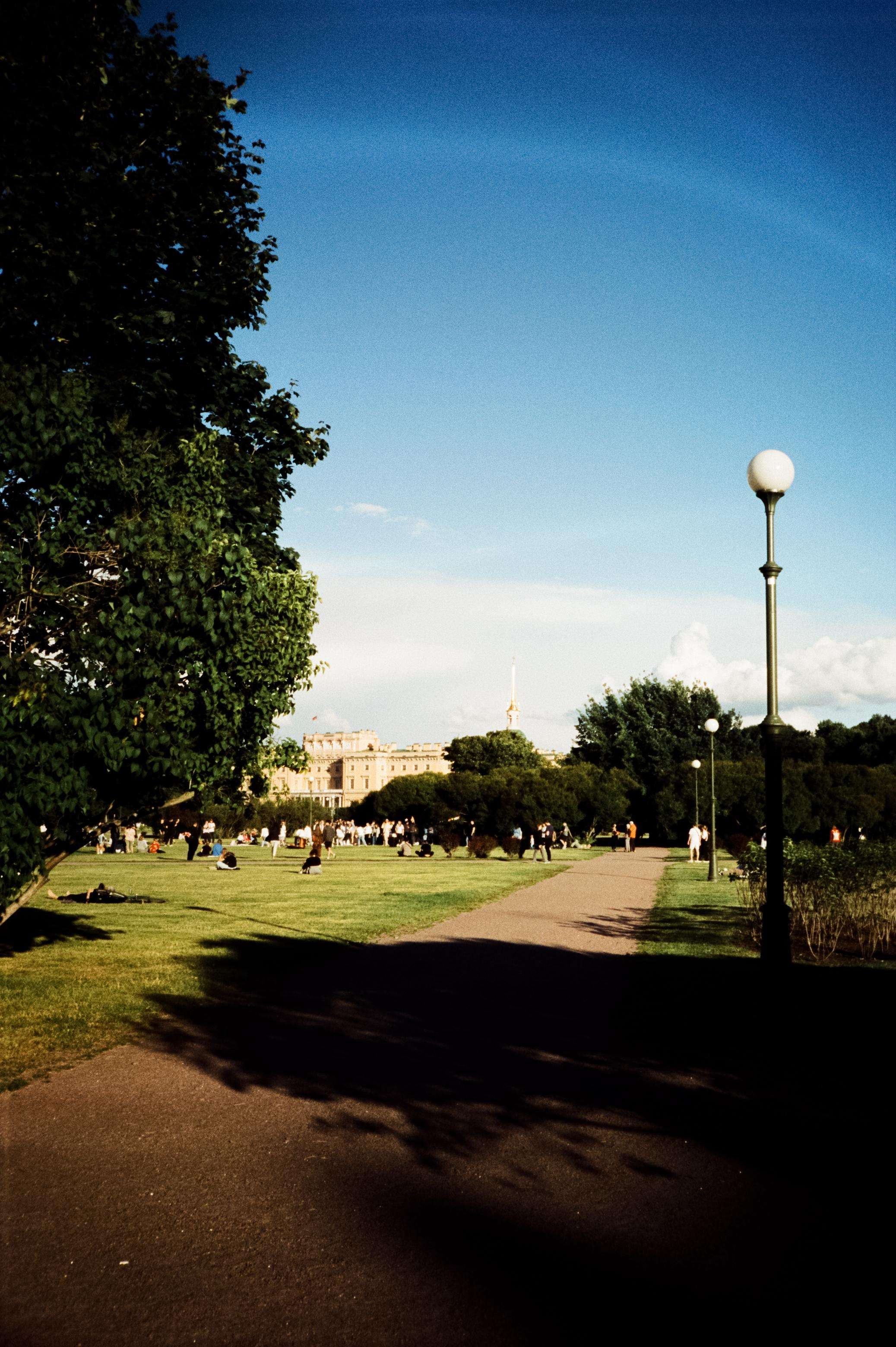 Контрастные цвета Питера на Kodak Vision 3 250D