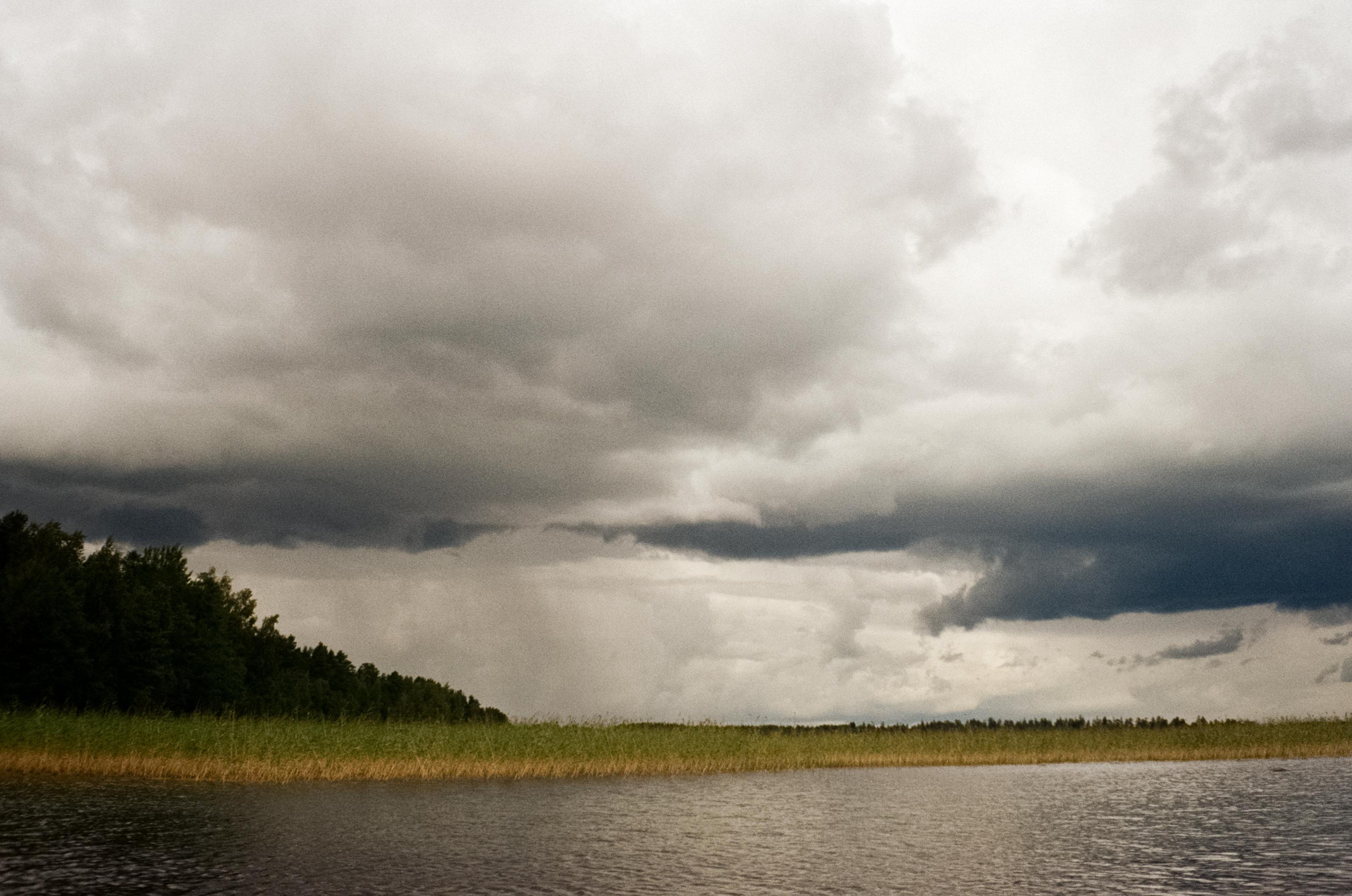 Прогулки на озере в Карелии на SUP