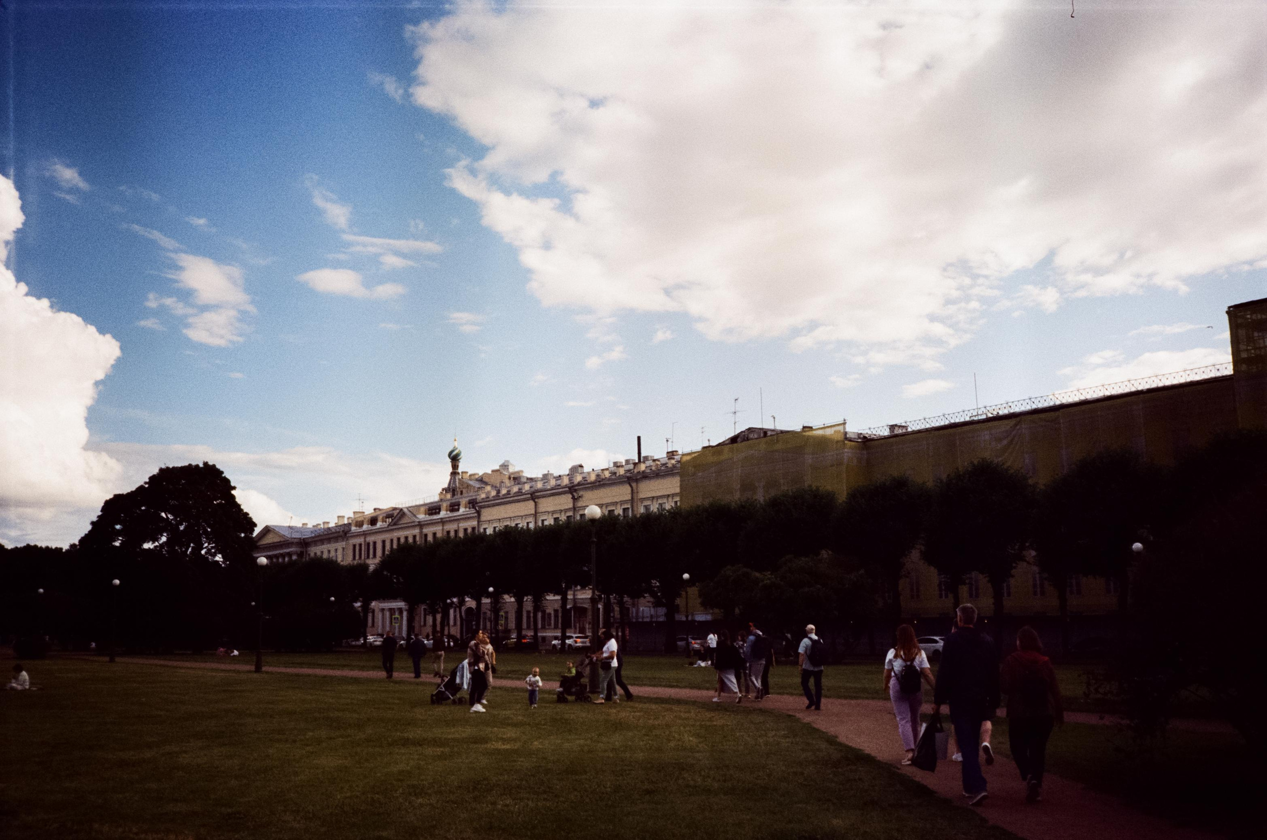 Контрастные цвета Питера на Kodak Vision 3 250D