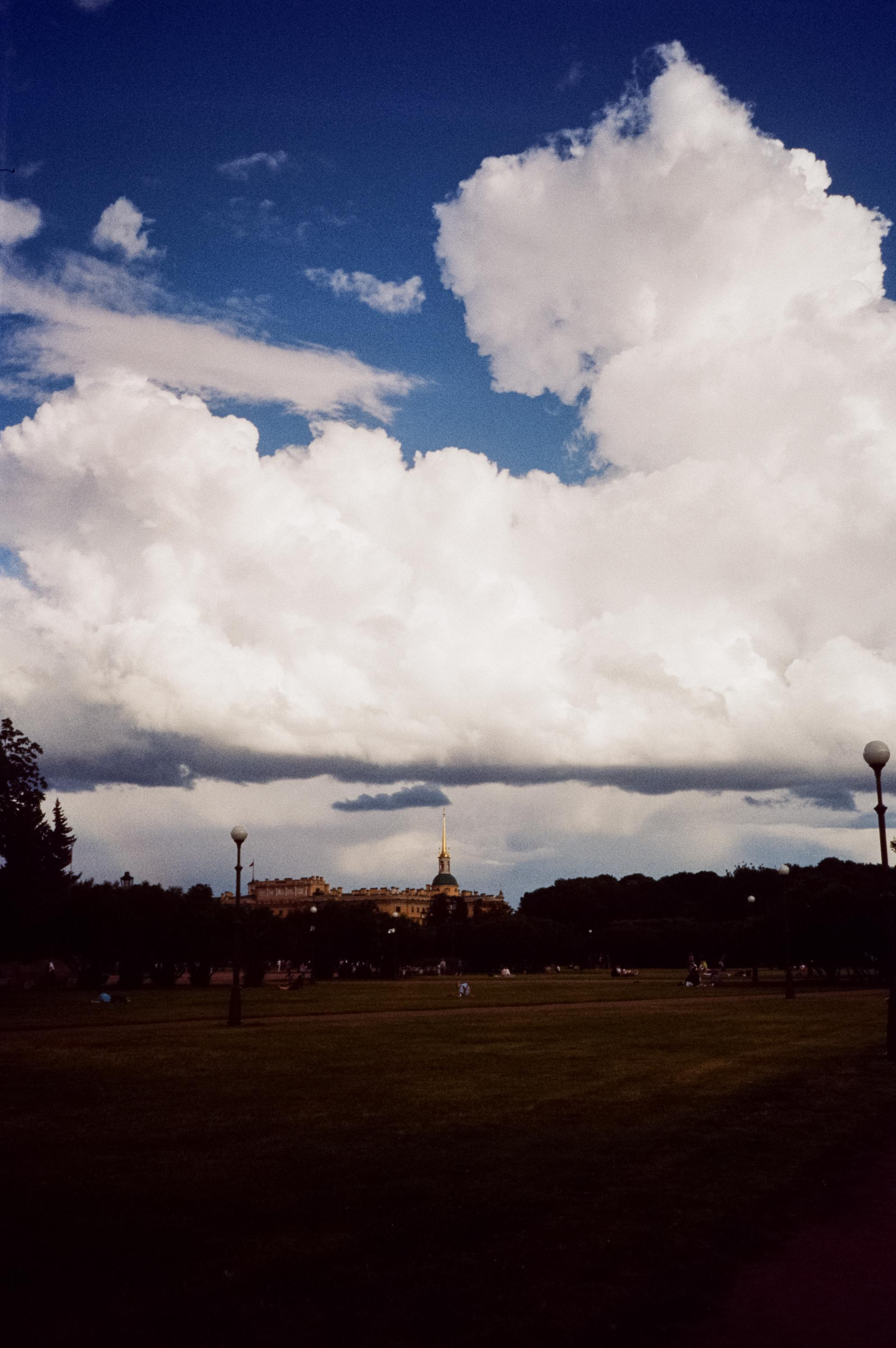 Контрастные цвета Питера на Kodak Vision 3 250D