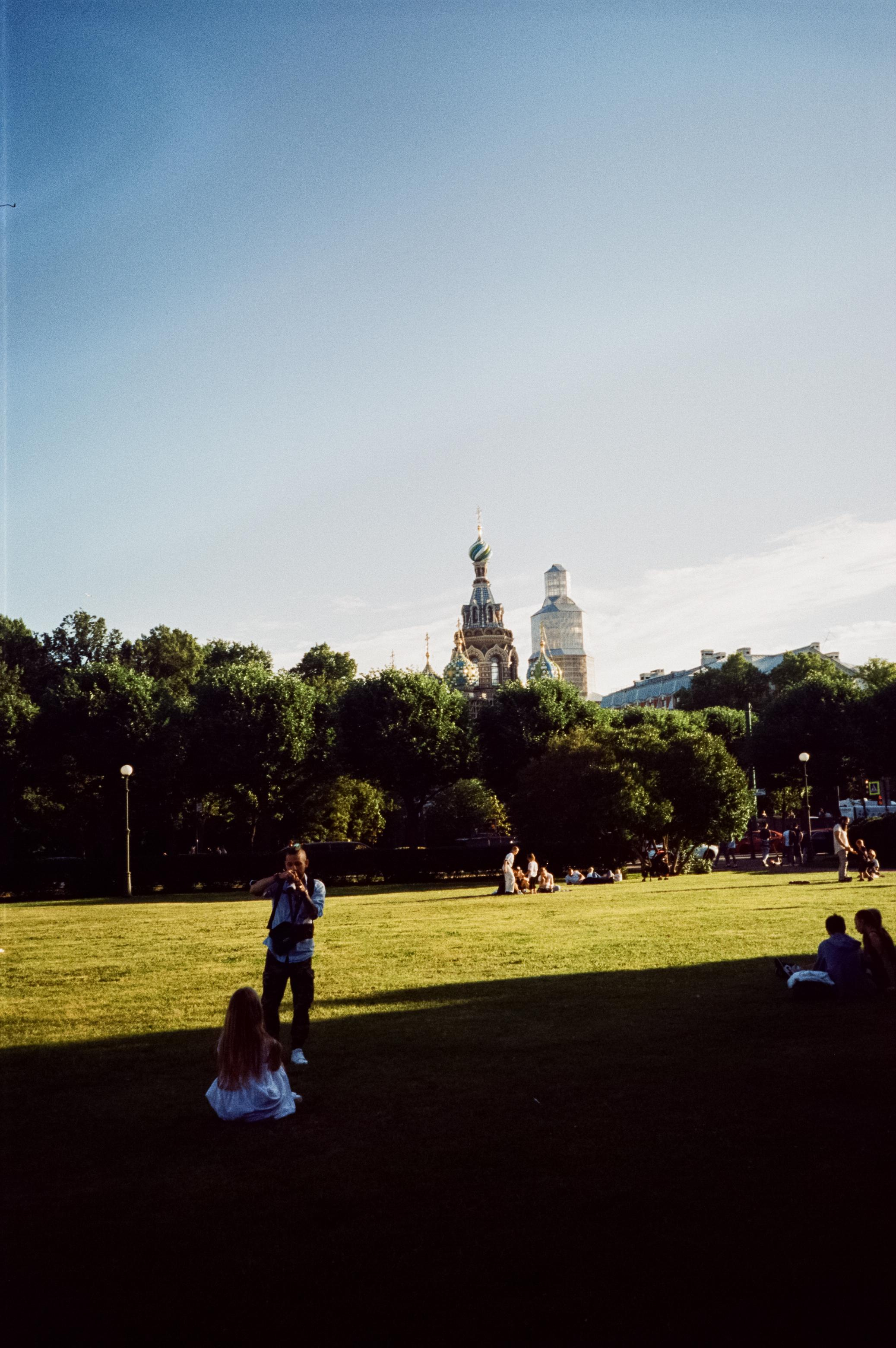 Контрастные цвета Питера на Kodak Vision 3 250D