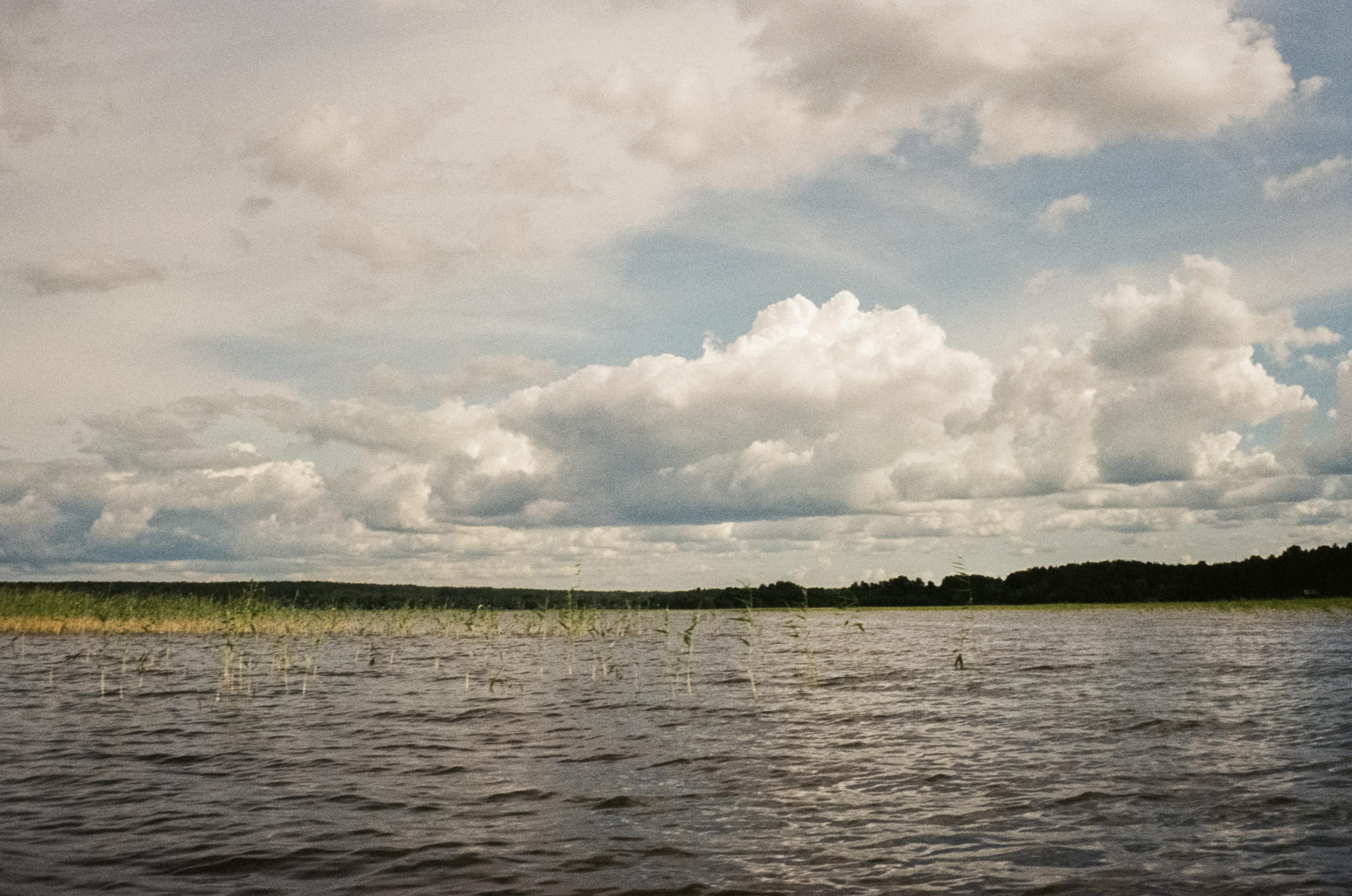 Прогулки на озере в Карелии на SUP