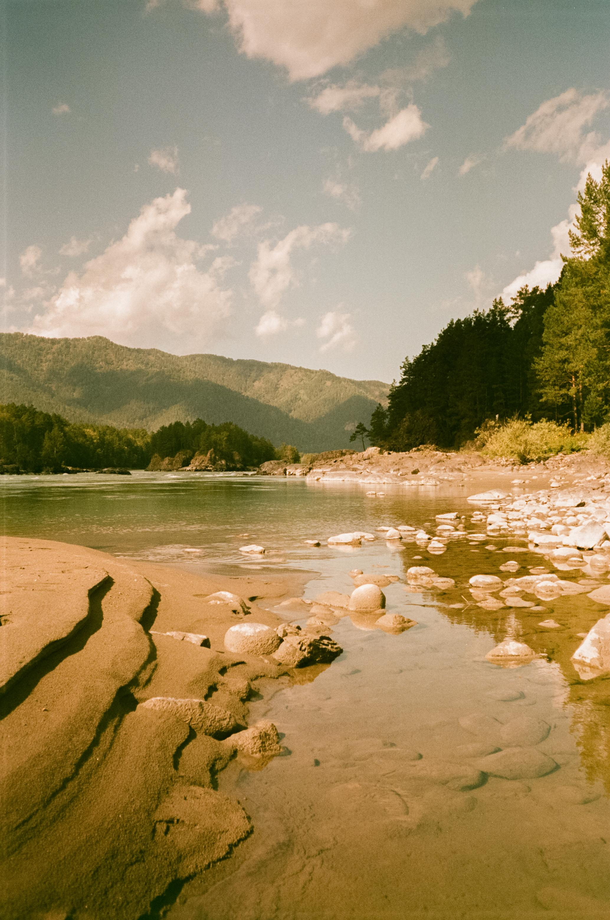 Кедровый Остров, река Катунь, база Бережок