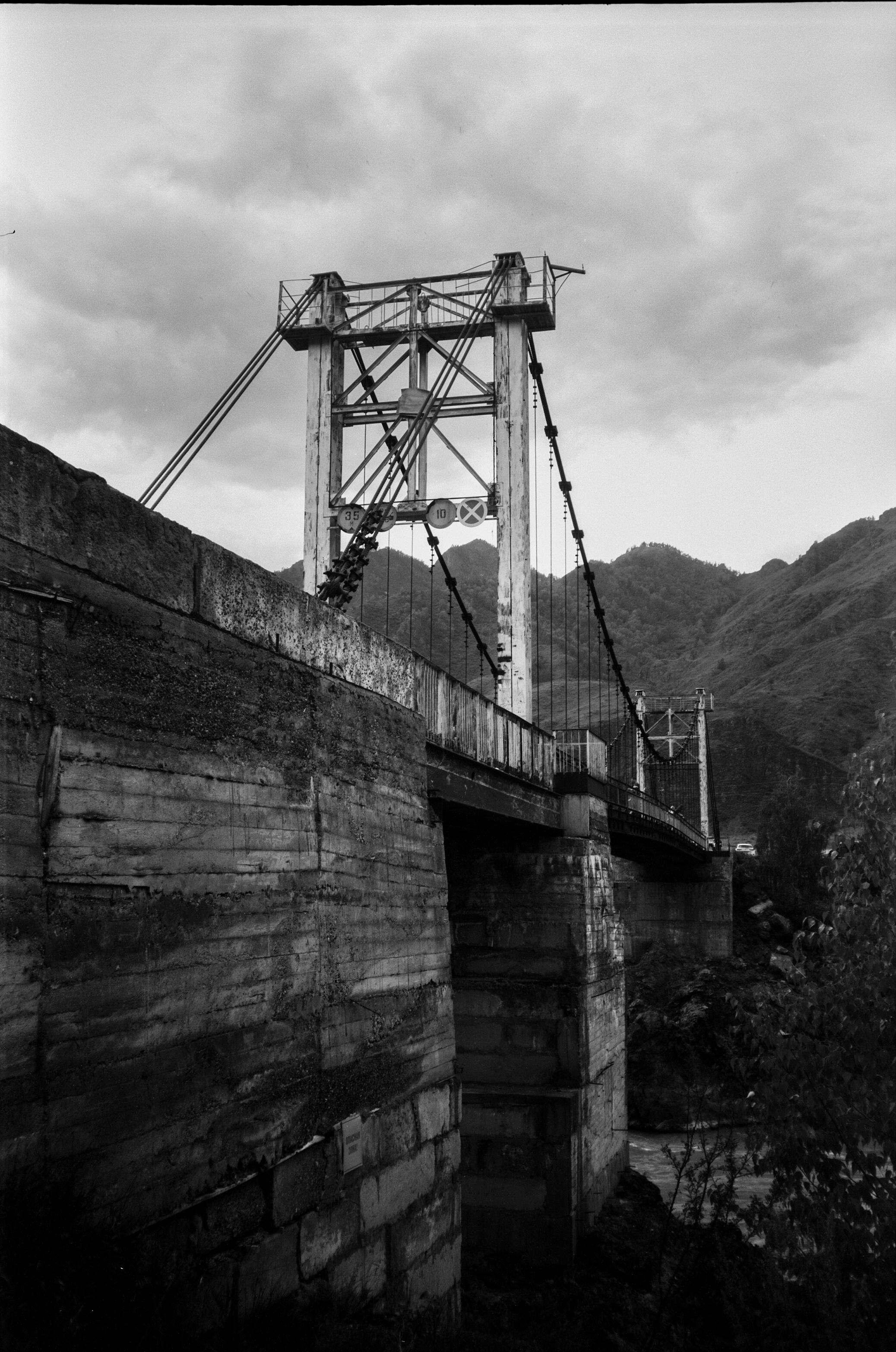 Ороктойский мост на черно-белую пленку