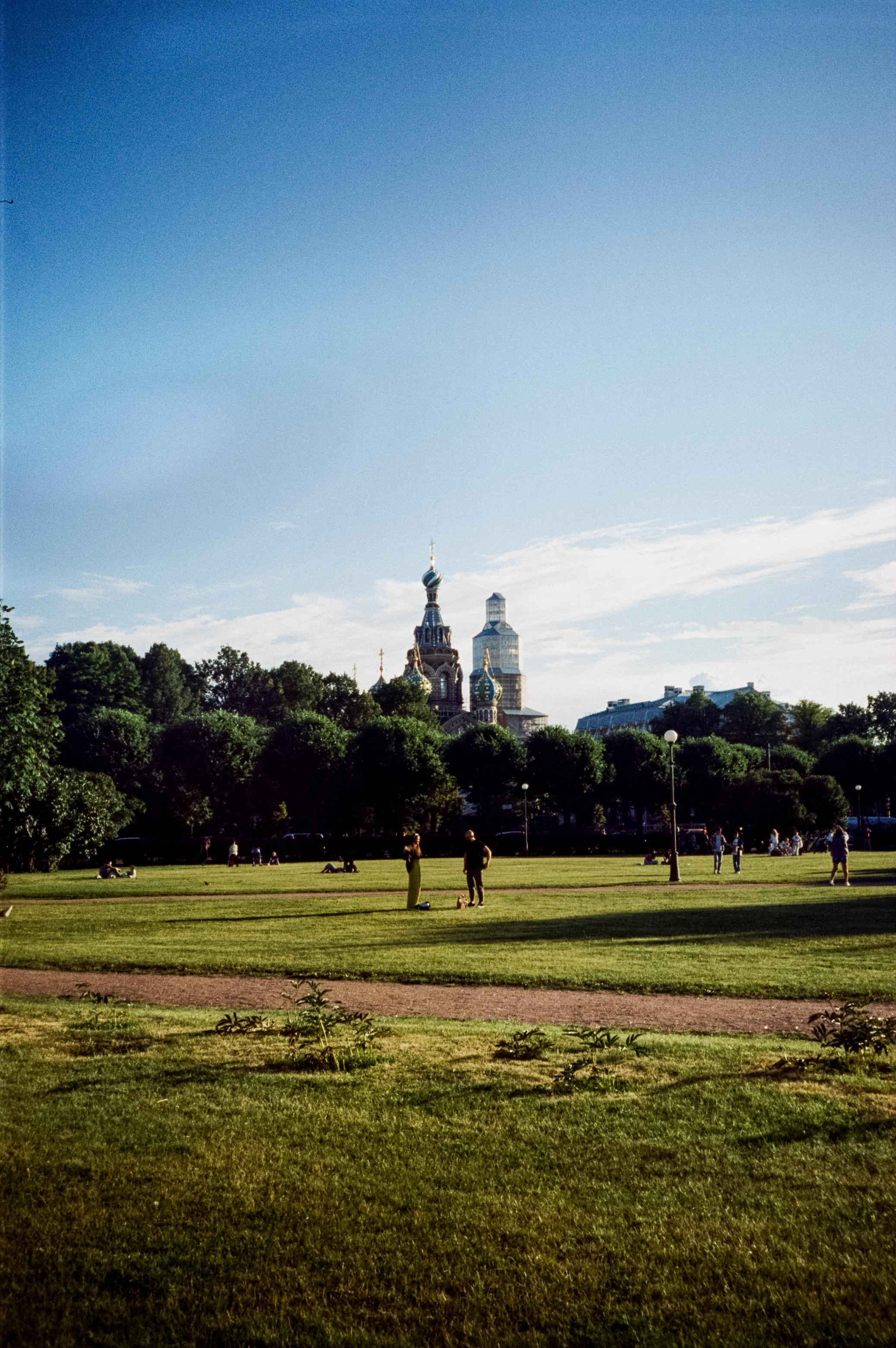 Контрастные цвета Питера на Kodak Vision 3 250D