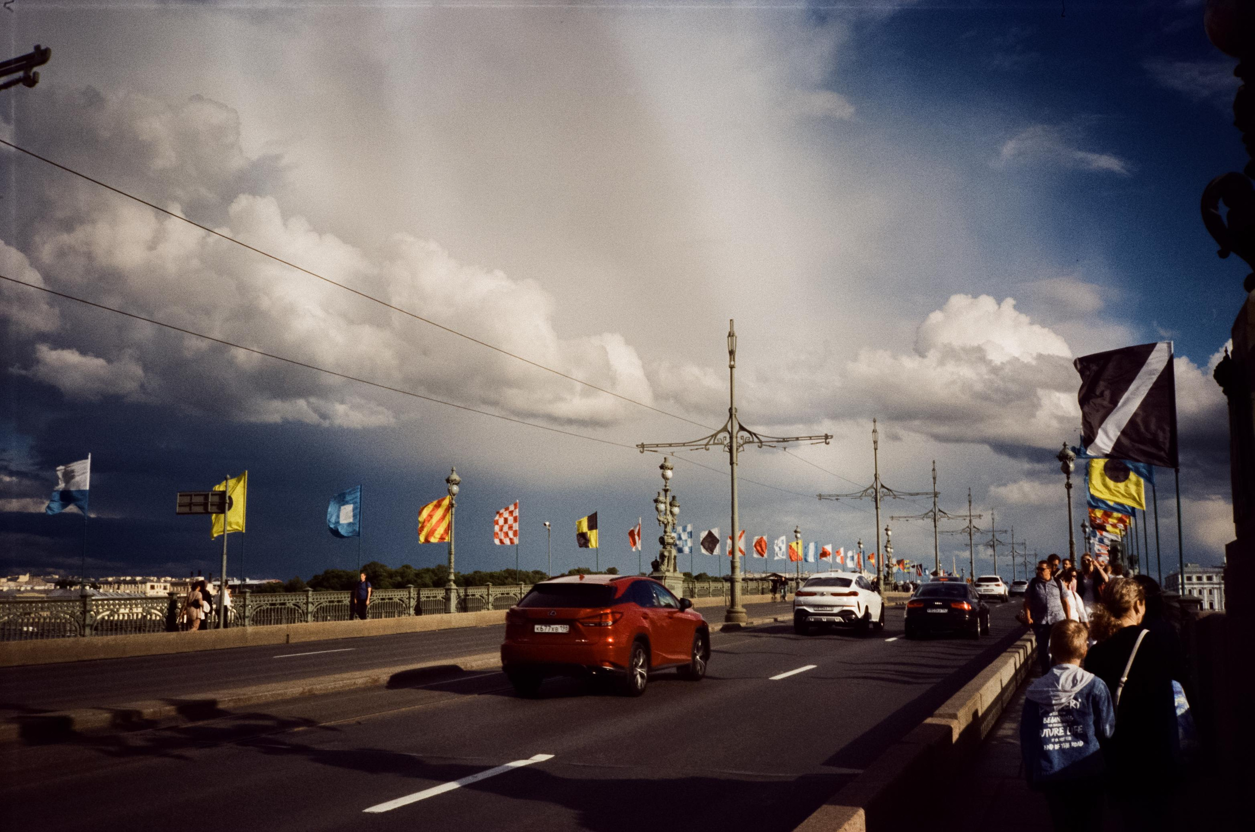 Контрастные цвета Питера на Kodak Vision 3 250D