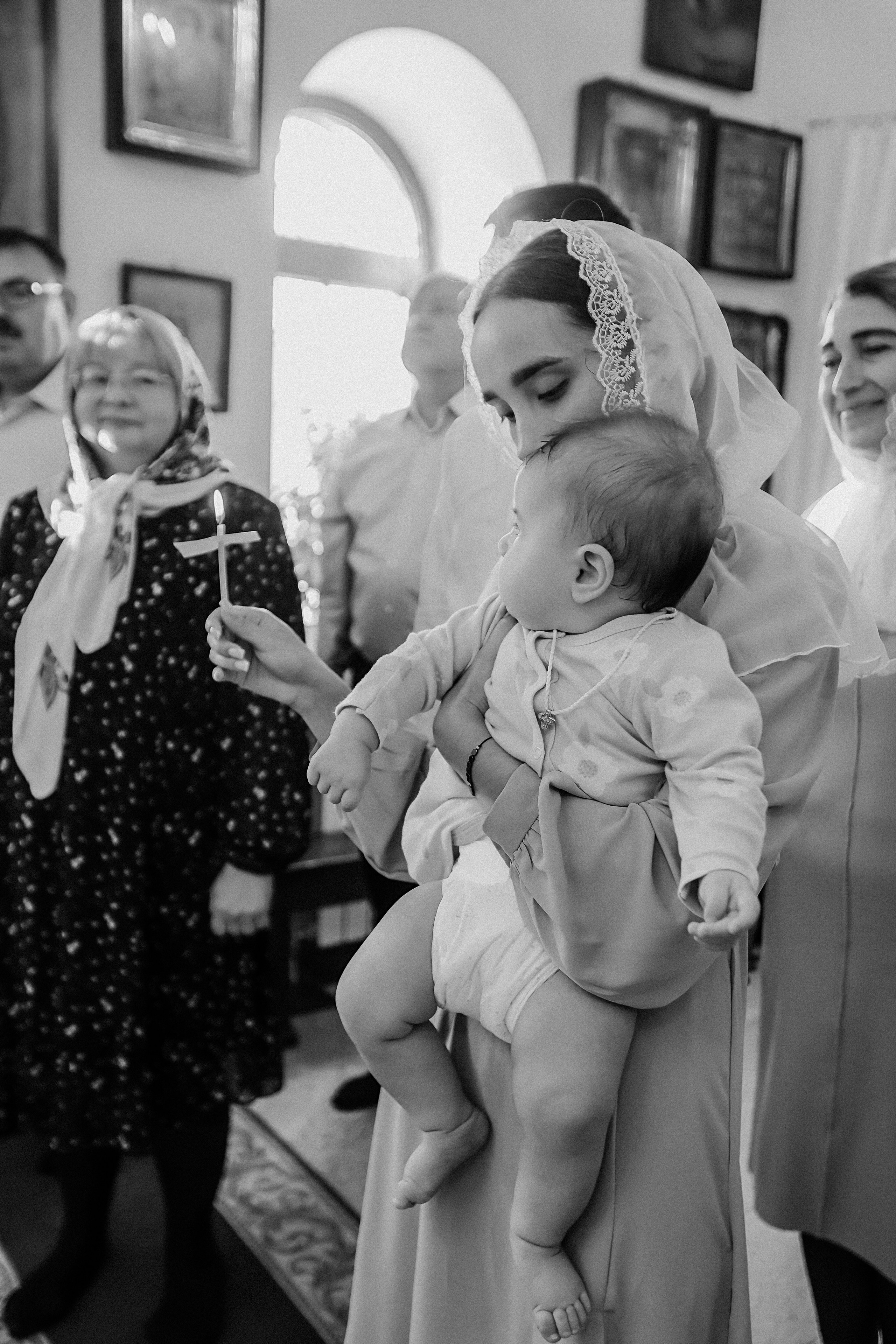 Крещение круглая церковь. Семейный фотограф Тюмень, фотограф на роды Салмина Мария