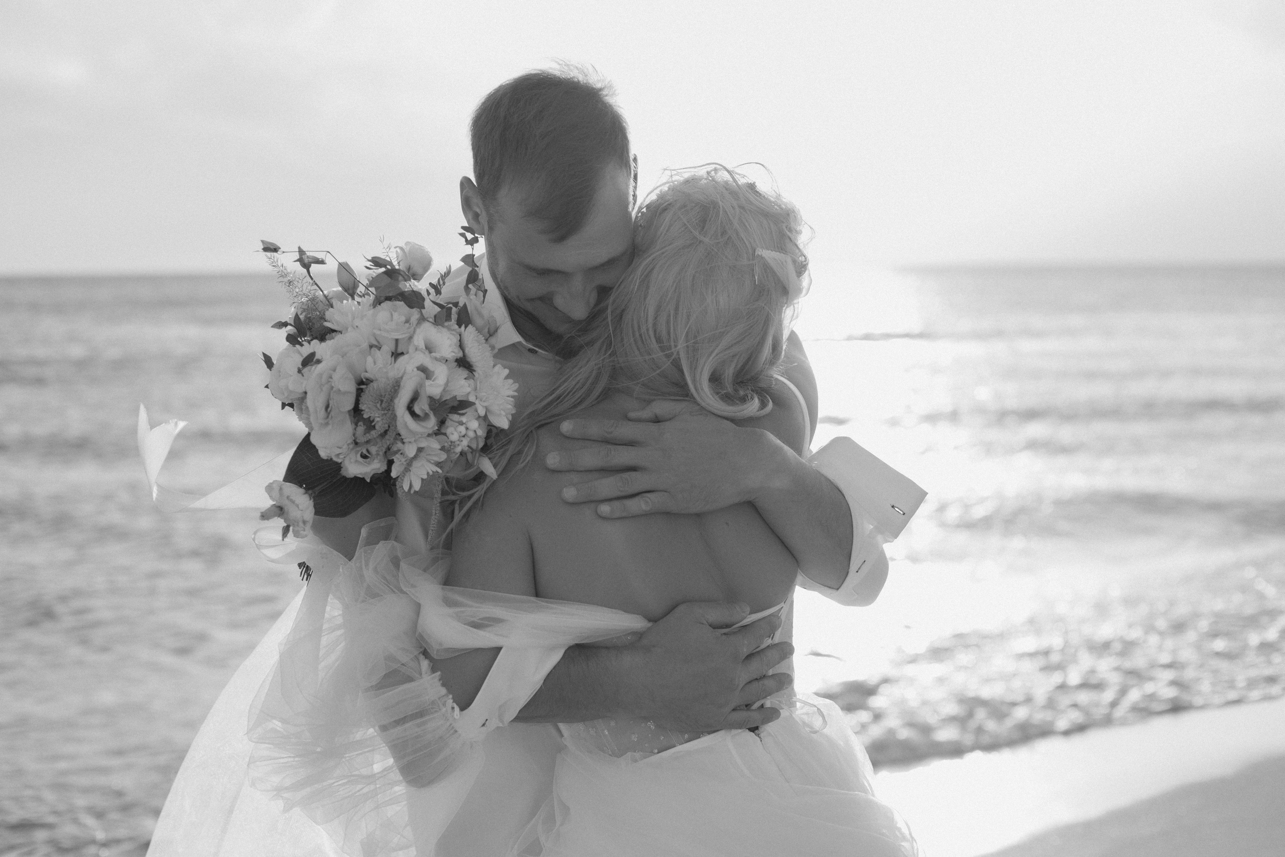 «Начало любви на побережье Поповки: история свадьбы, застывшая в кадре». Свадебный фотограф Мироманов Николай в Крыму