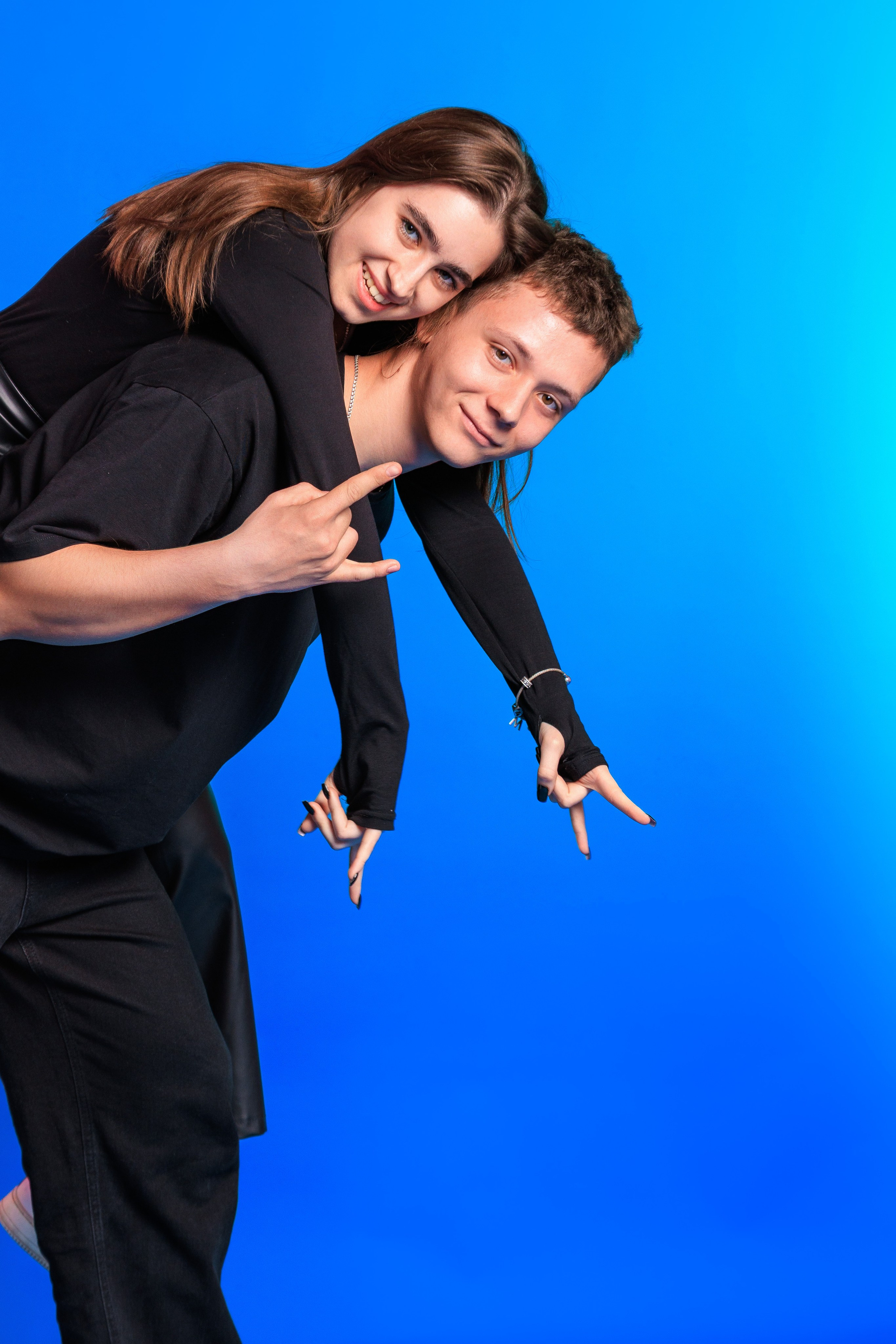 Смотреть фотки в фотостудии. Выпускные альбомы Геленджик, Новороссийск, Краснодар, Туапсе