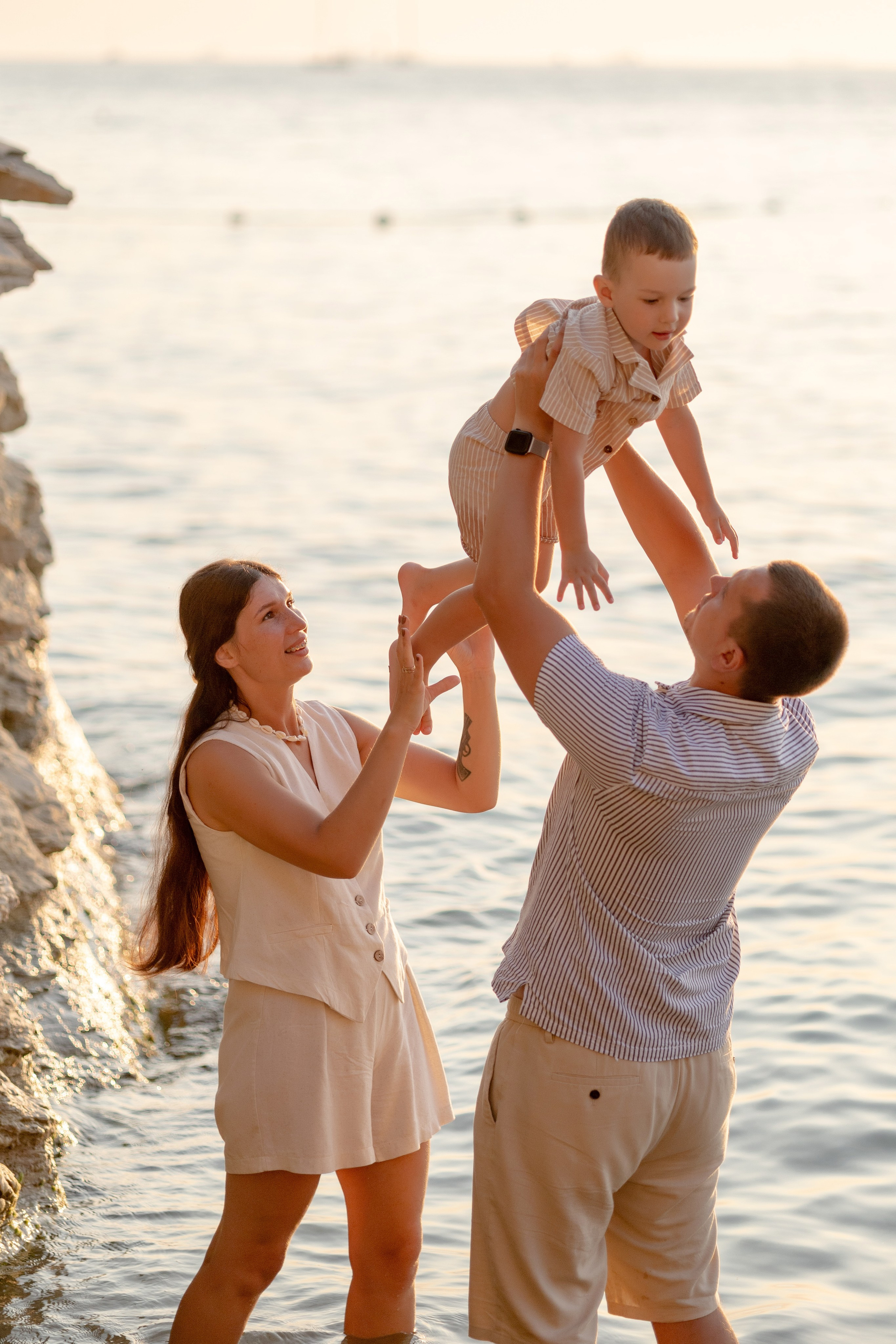 Закат на пляже Метрополь. Семейный и портретный фотограф в Геленджике Любовь Бодрова