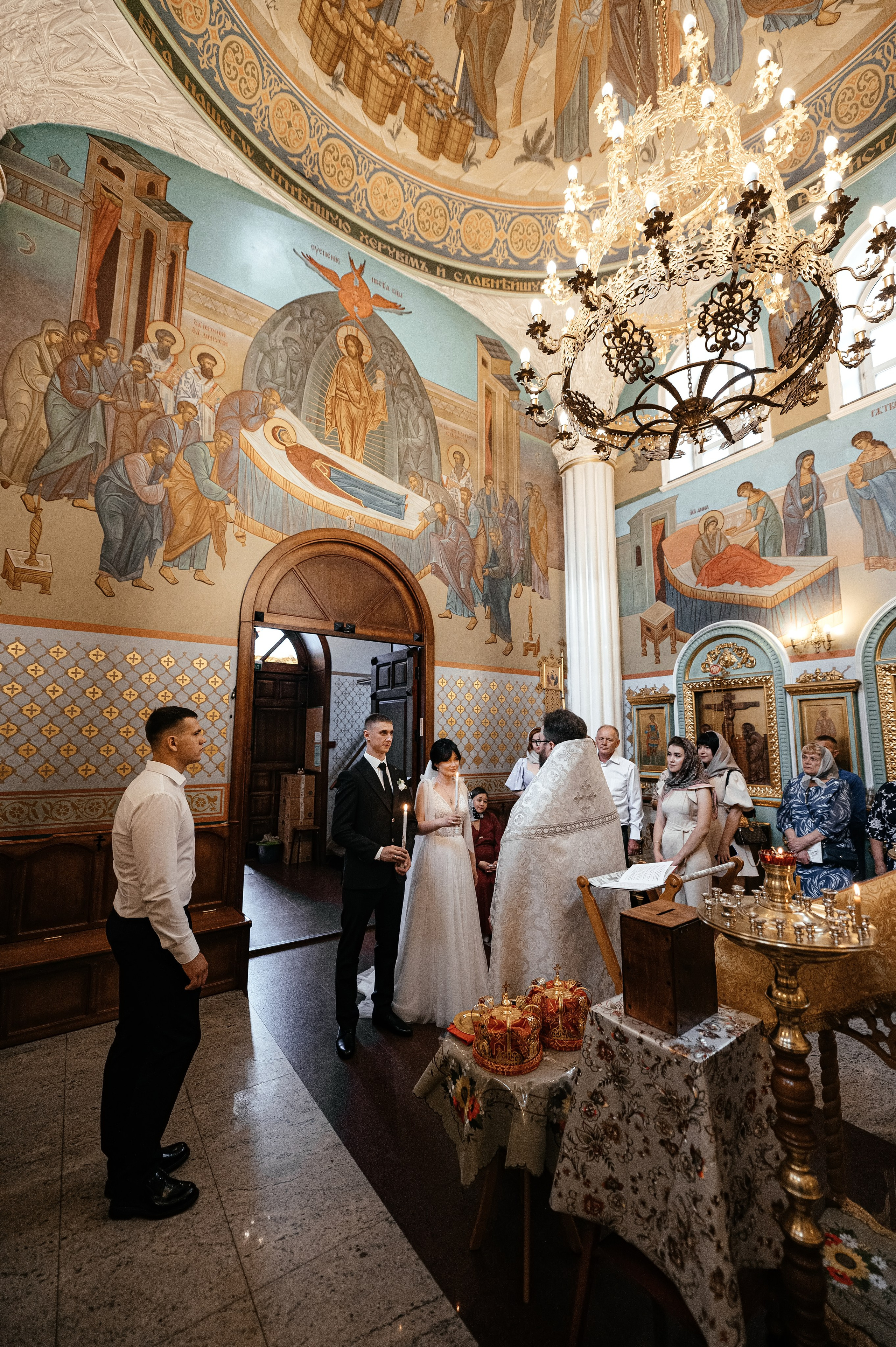 Свадьба с венчанием в Щелково. Прогулка в Гребнево, ресторан Кинза, отель Премиум. Свадебный и семейный фотограф Виктория Носачёва. Щелково, Москва и МО