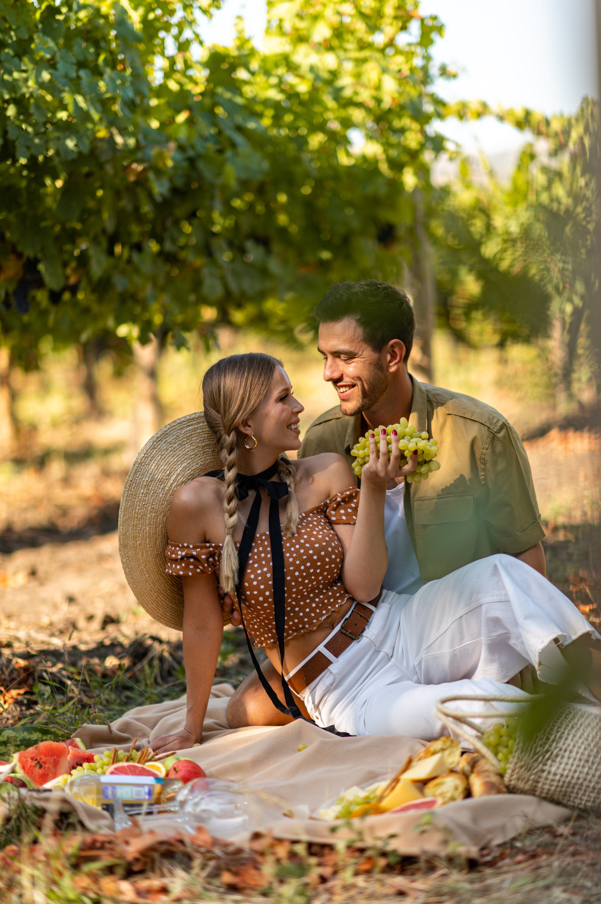 Lovestory на плантации виноградников в Крыму. Фотограф Москва и Видеограф Москва