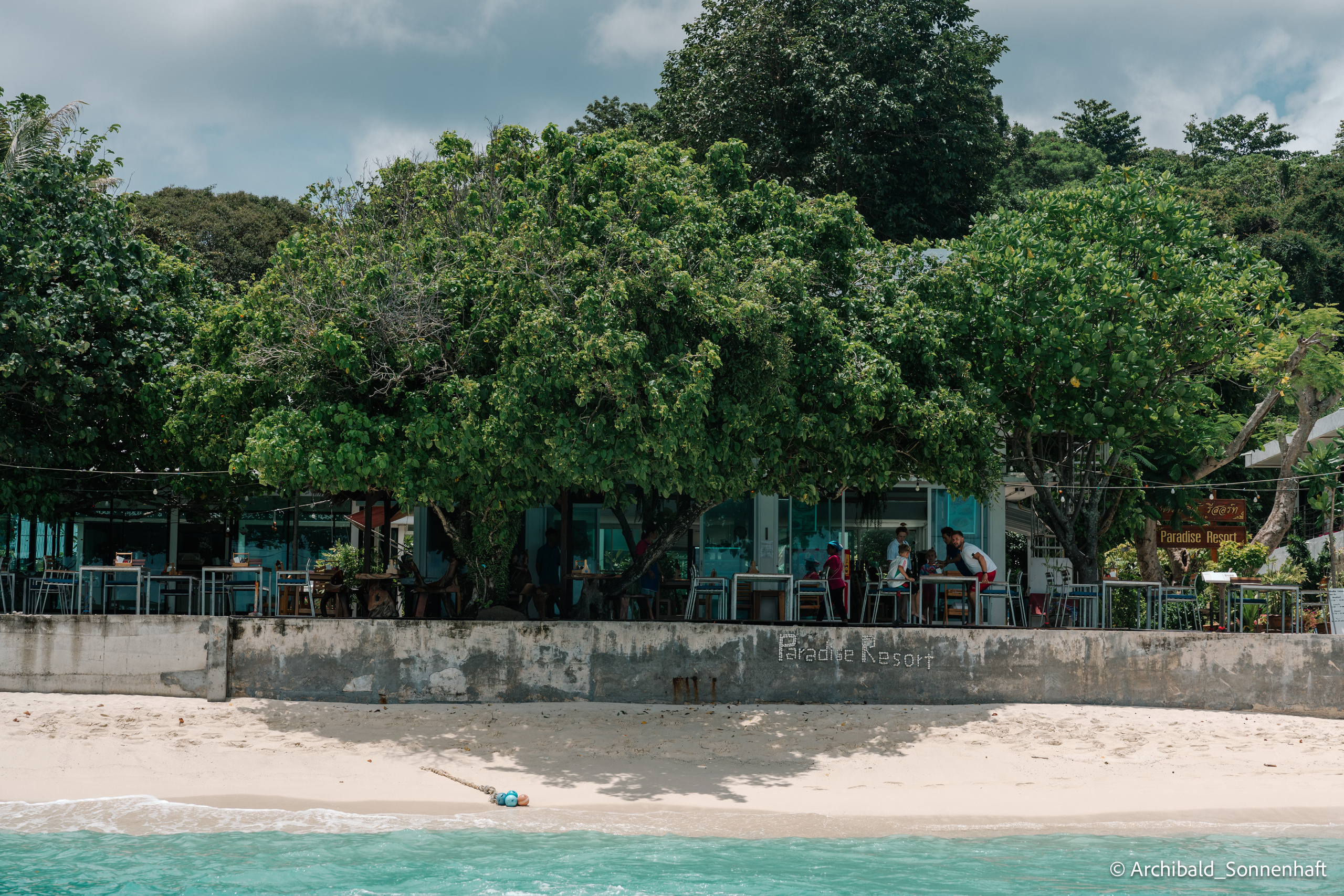 Thai, Phiphi. Photographer in Guangzhou, China. Archibald Sonnenhaft