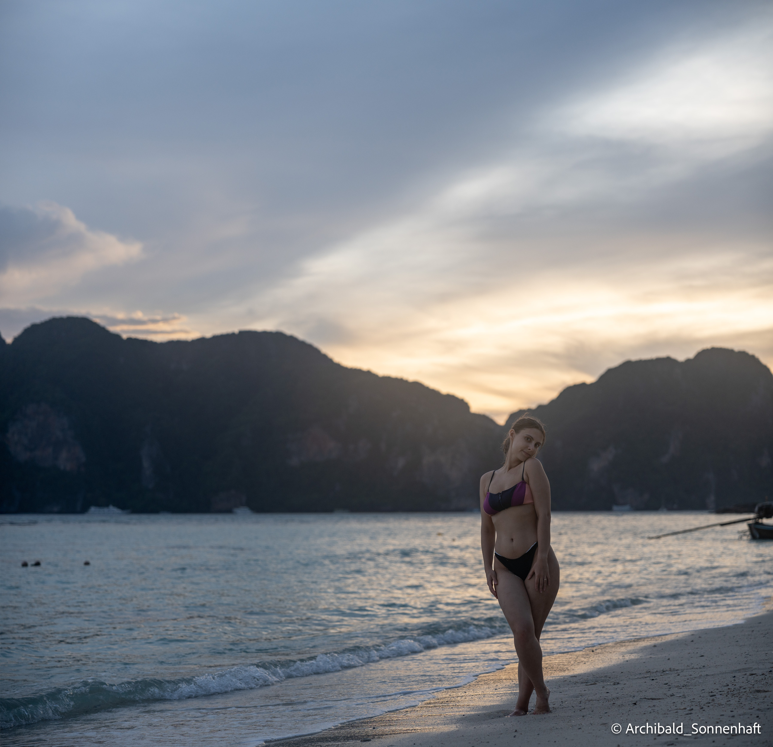 Thai Phuket to Phiphi. Photographer in Guangzhou, China. Archibald Sonnenhaft