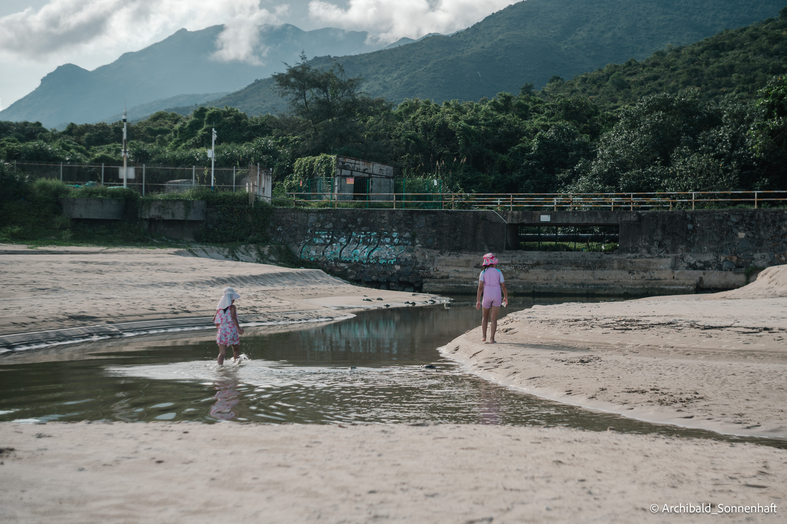 Dongchong. Photographer in Guangzhou, China. Archibald Sonnenhaft